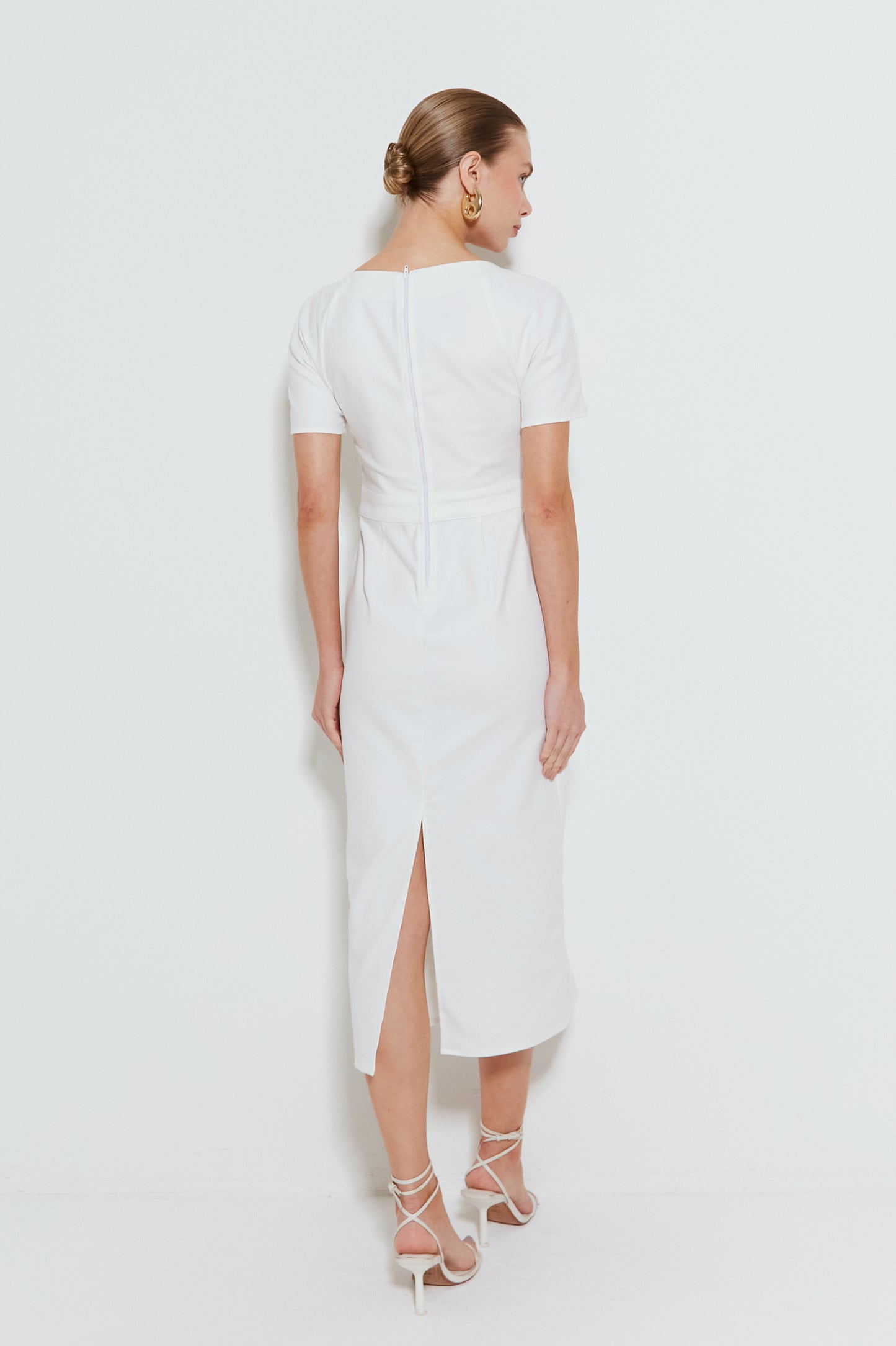 VESTIDO MIDI ESTRUTURADO MANGA CURTA DECOTE PRINCESA OFF WHITE