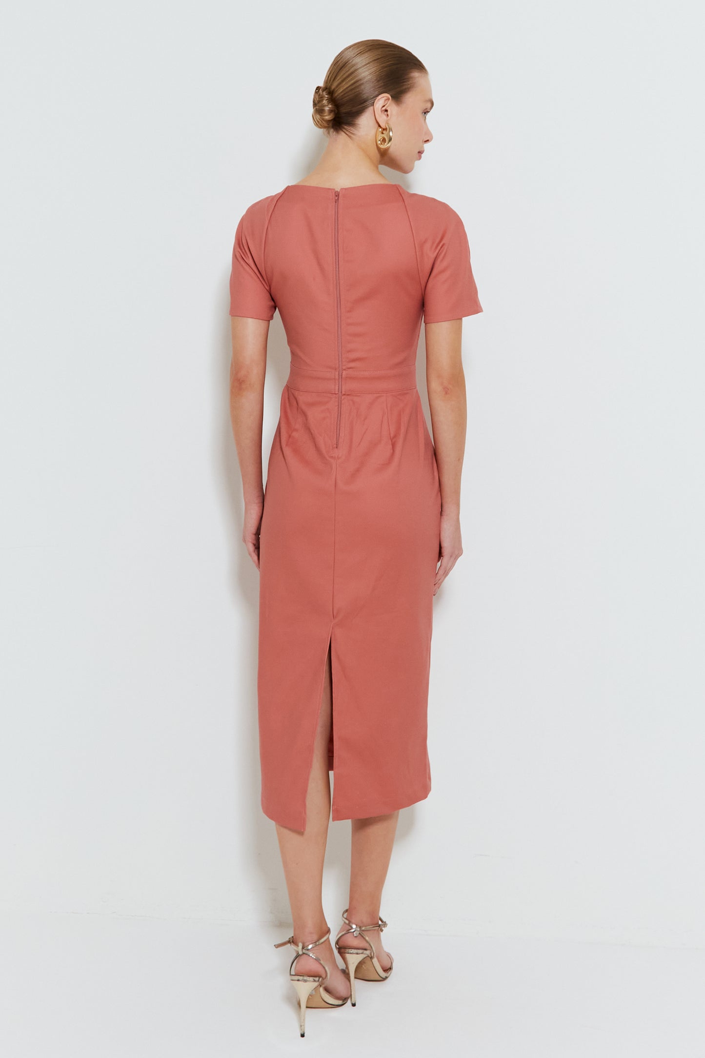 VESTIDO MIDI ESTRUTURADO MANGA CURTA DECOTE PRINCESA ROSE ESCURO