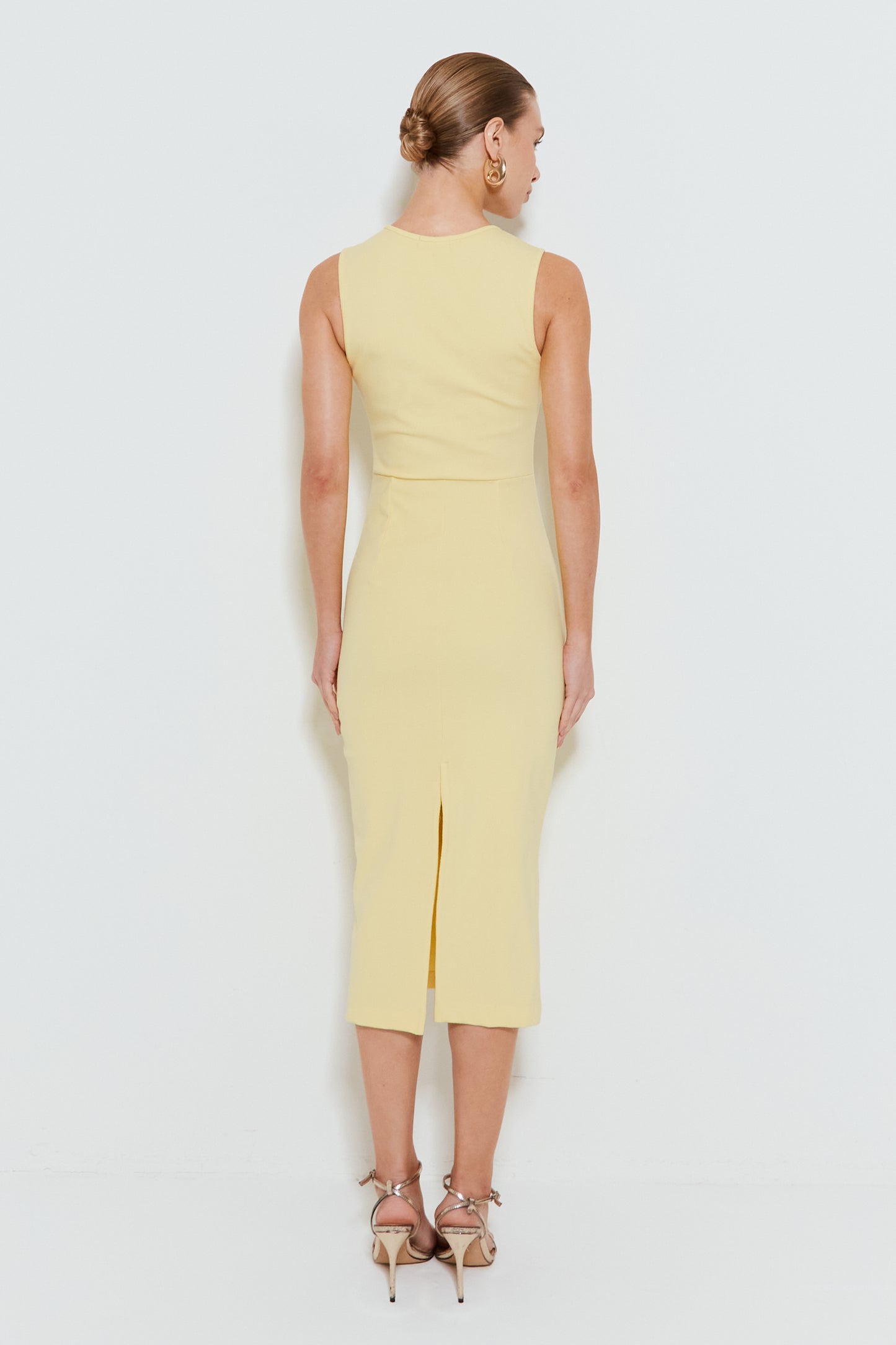 VESTIDO MIDI COM DECOTE PROFUNDO E FRANZIDO FRONTAL AMARELO CITRUS