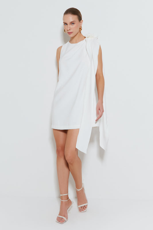 VESTIDO CURTO COM DETALHE E FAIXA NO OMBRO OFF WHITE