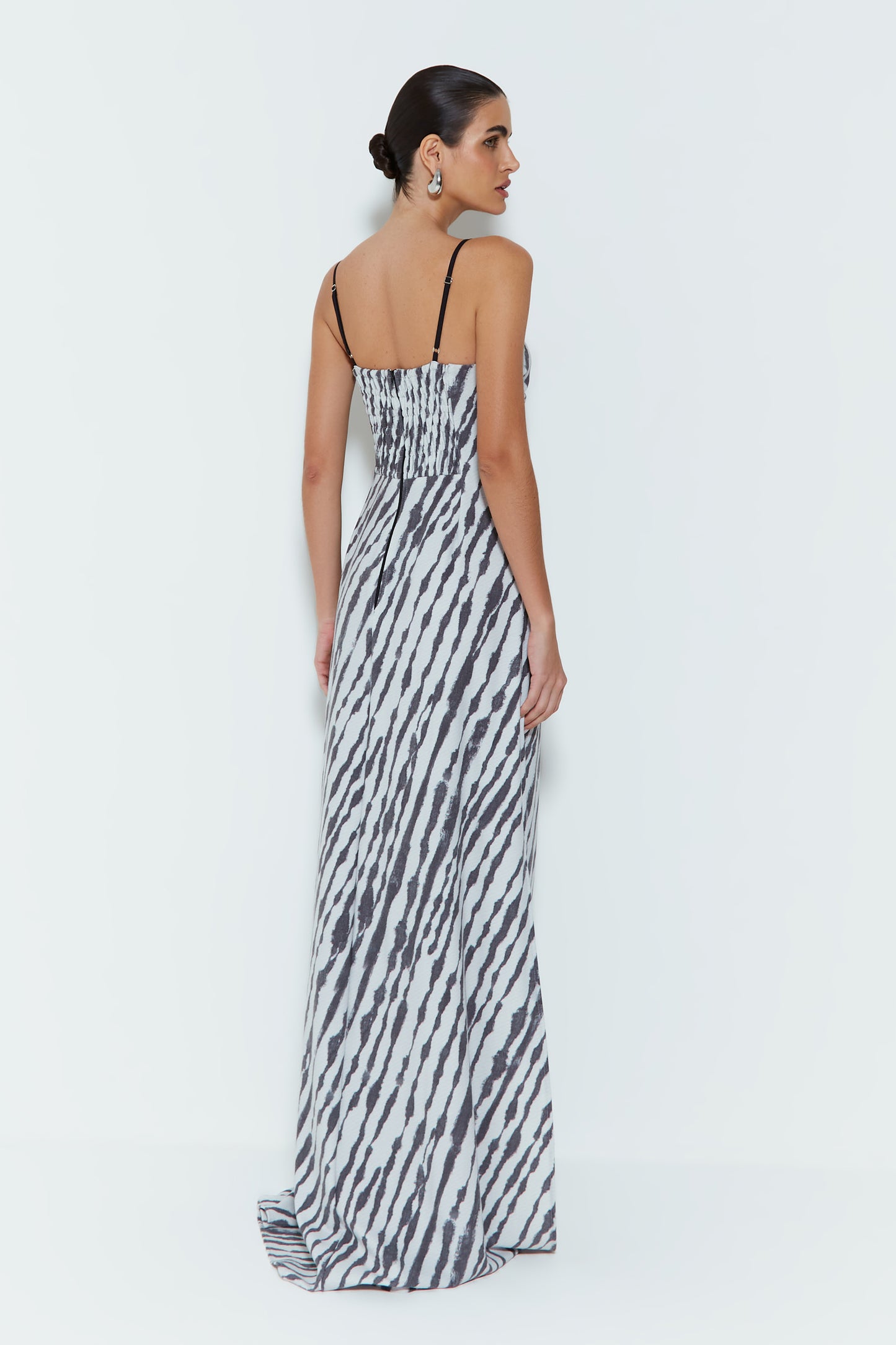 VESTIDO LONGO COM ABERTURA MEIO BUSTO ESTAMPADO ZEBRA