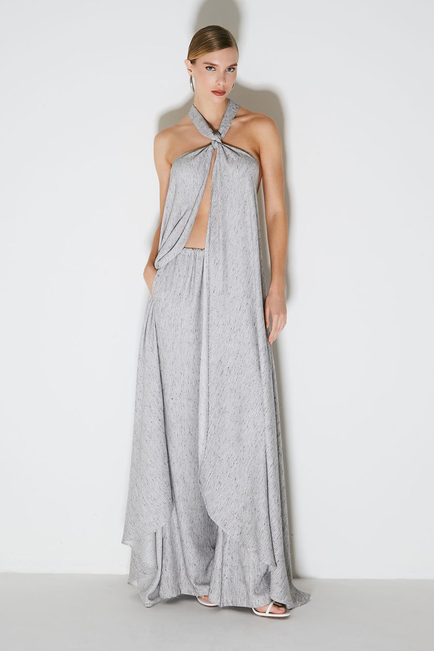 VESTIDO LONGO TUNICA COM ABERTURA FRONTAL E AMARACAO PRETO