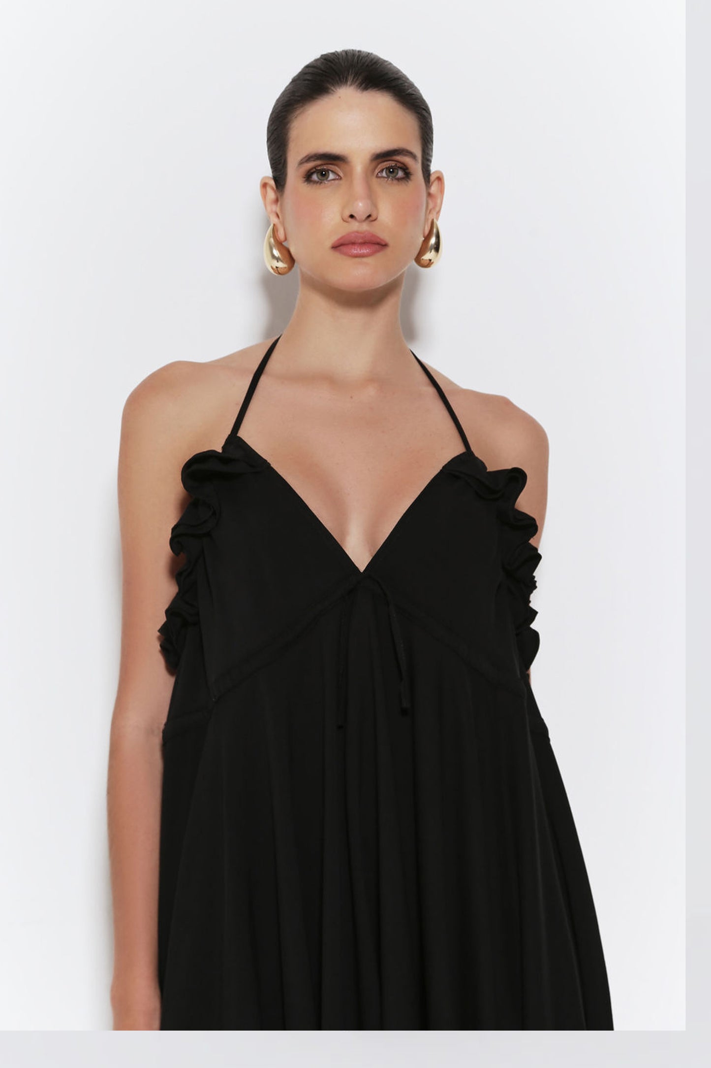 VESTIDO CURTO BABADOS BUSTO E COSTAS E AMARRACAO PRETO