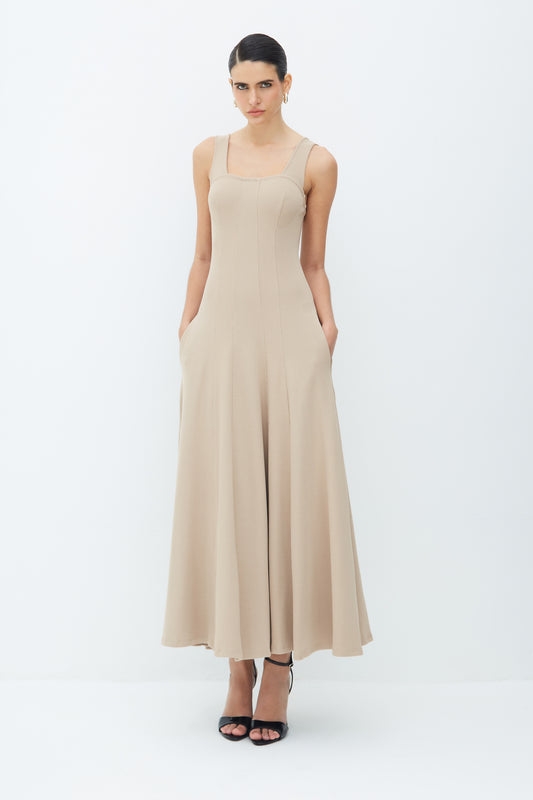 VESTIDO MIDI COM FRISOS ALCAS LARGAS E BARRA AMPLA MARROM CLARO