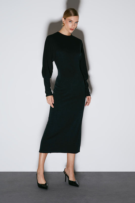 VESTIDO MIDI COM MANGA MORCEGO E ABERTURA COSTAS PRETO