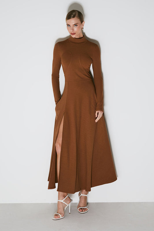 VESTIDO MIDI GOLA ALTA COM RECORTE NO BUSTO MARROM CHOCOLATE