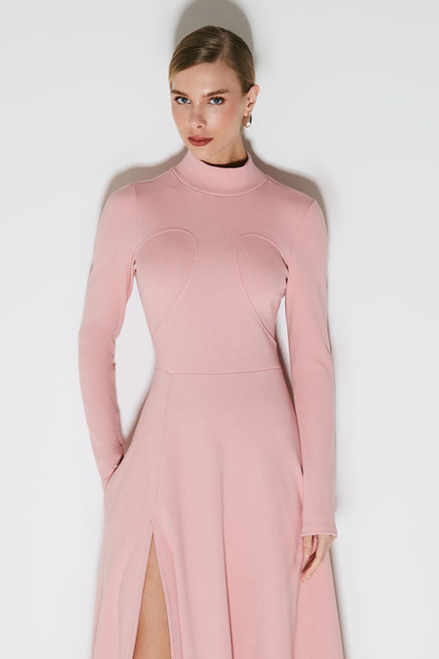 VESTIDO MIDI GOLA ALTA COM RECORTE NO BUSTO ROSA QUARTZO