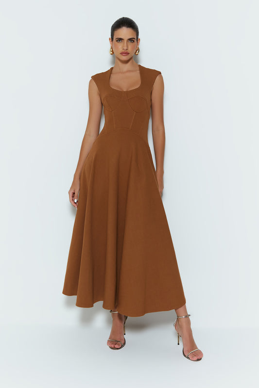 VESTIDO MIDI COM BARBATANA CINTURA E RECORTES BUSTO MARROM CHOCOLATE