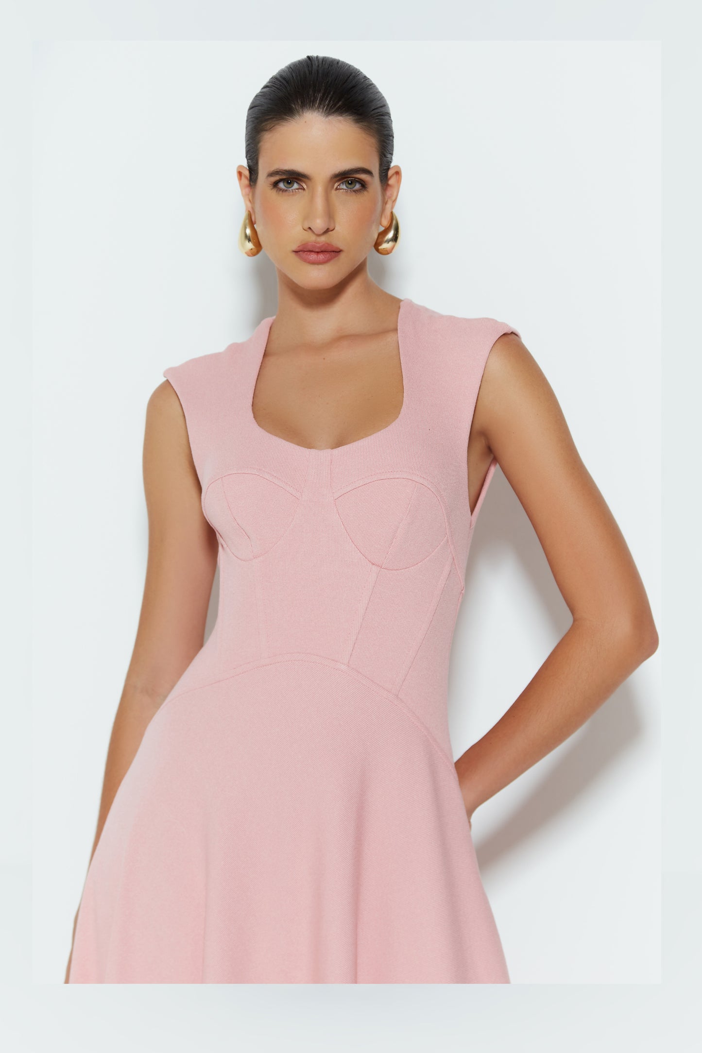 VESTIDO MIDI COM BARBATANA CINTURA E RECORTES BUSTO ROSA QUARTZO