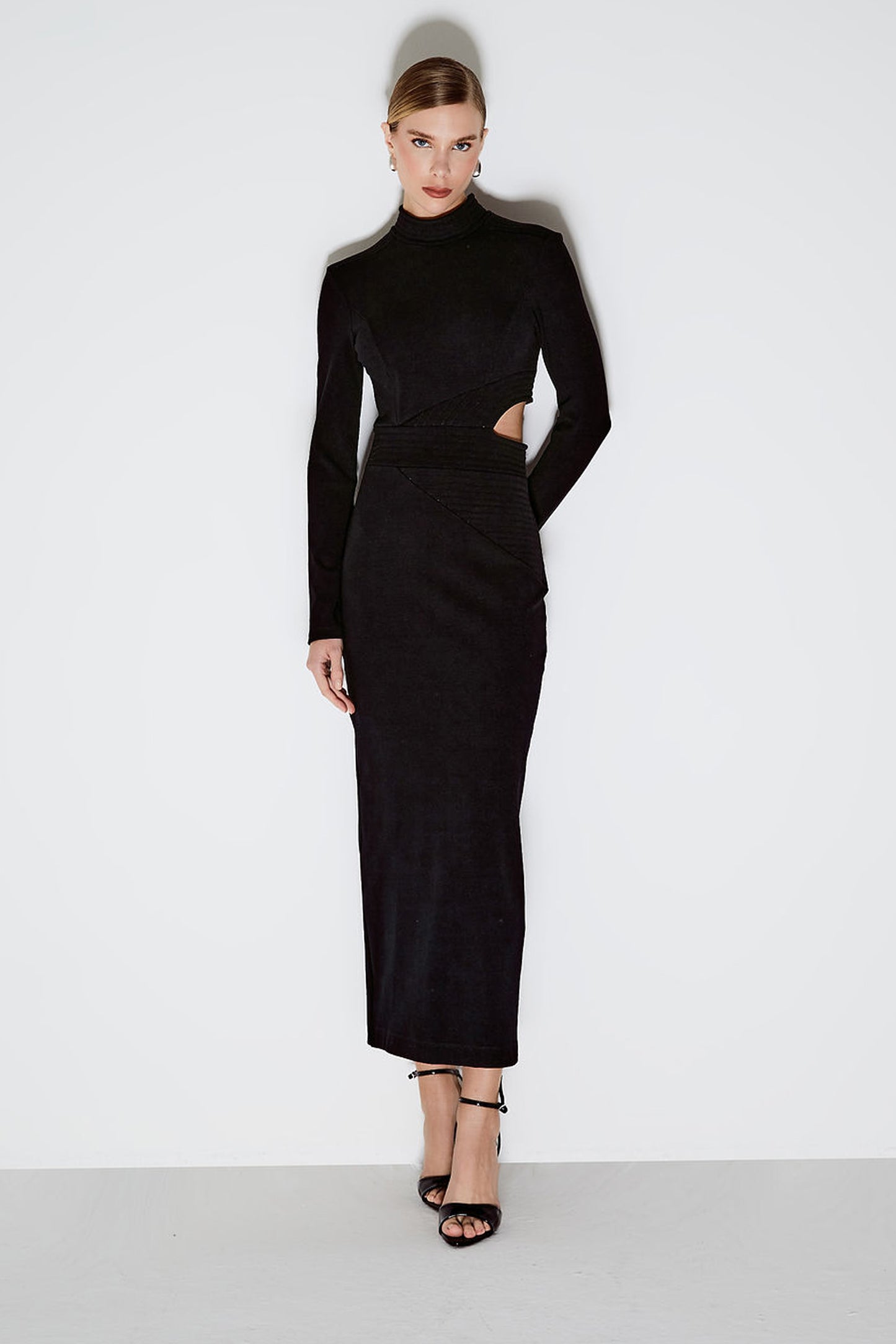 VESTIDO MIDI RECORTES ASSIMETRICOS E ABERTURA LATERAL PRETO
