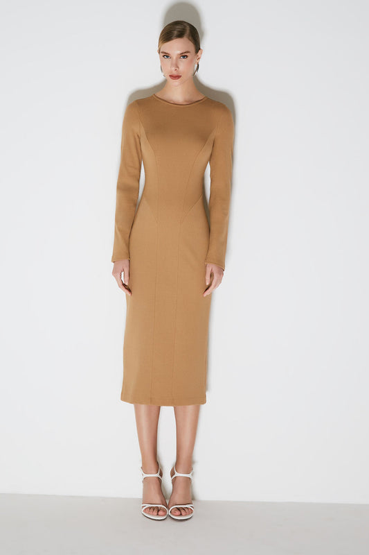 VESTIDO MIDI COM ABERTURA E RECORTE COSTAS KAKI