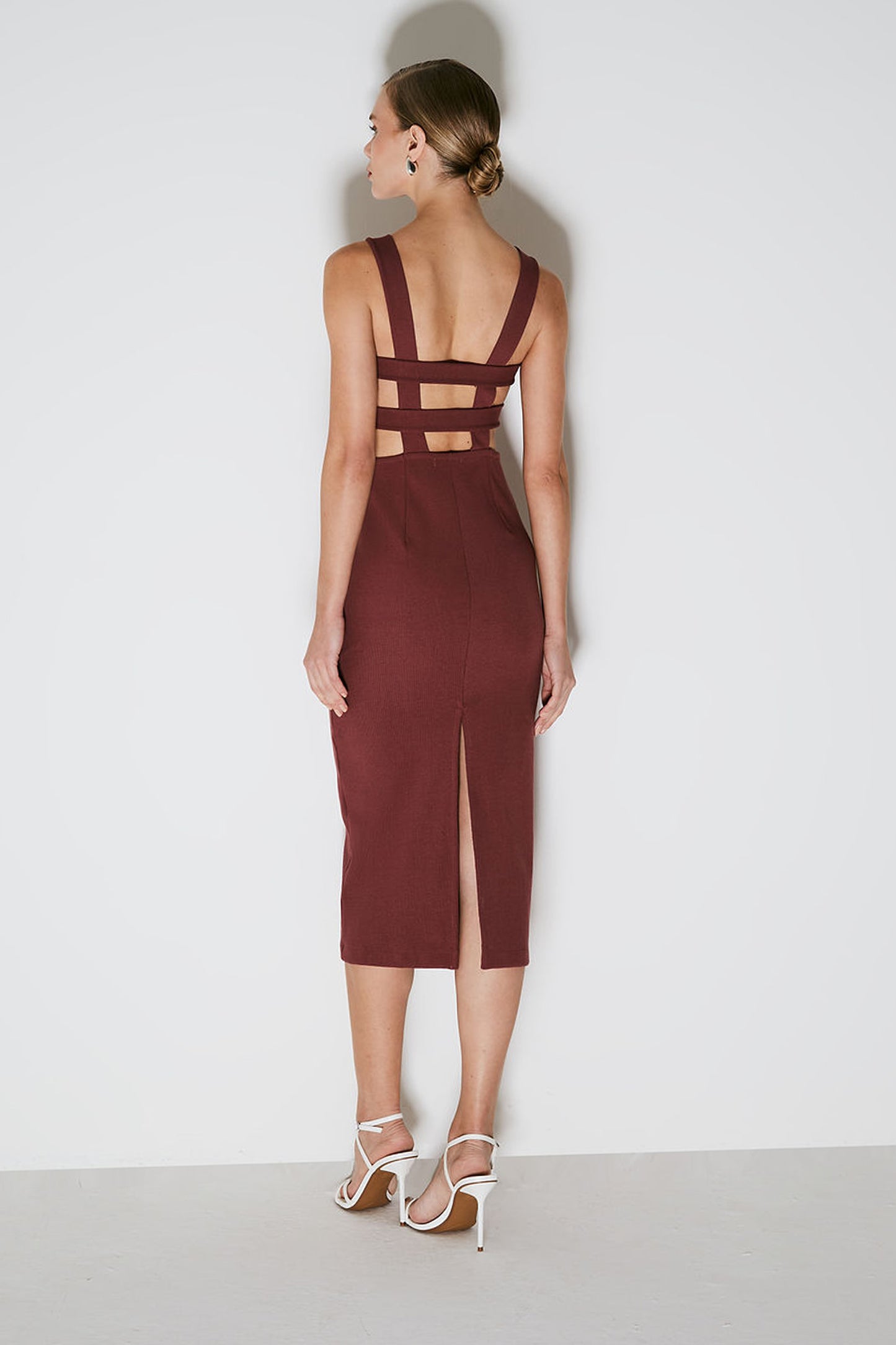 VESTIDO MIDI COM DETALHE EM TIRAS NAS COSTAS UVA