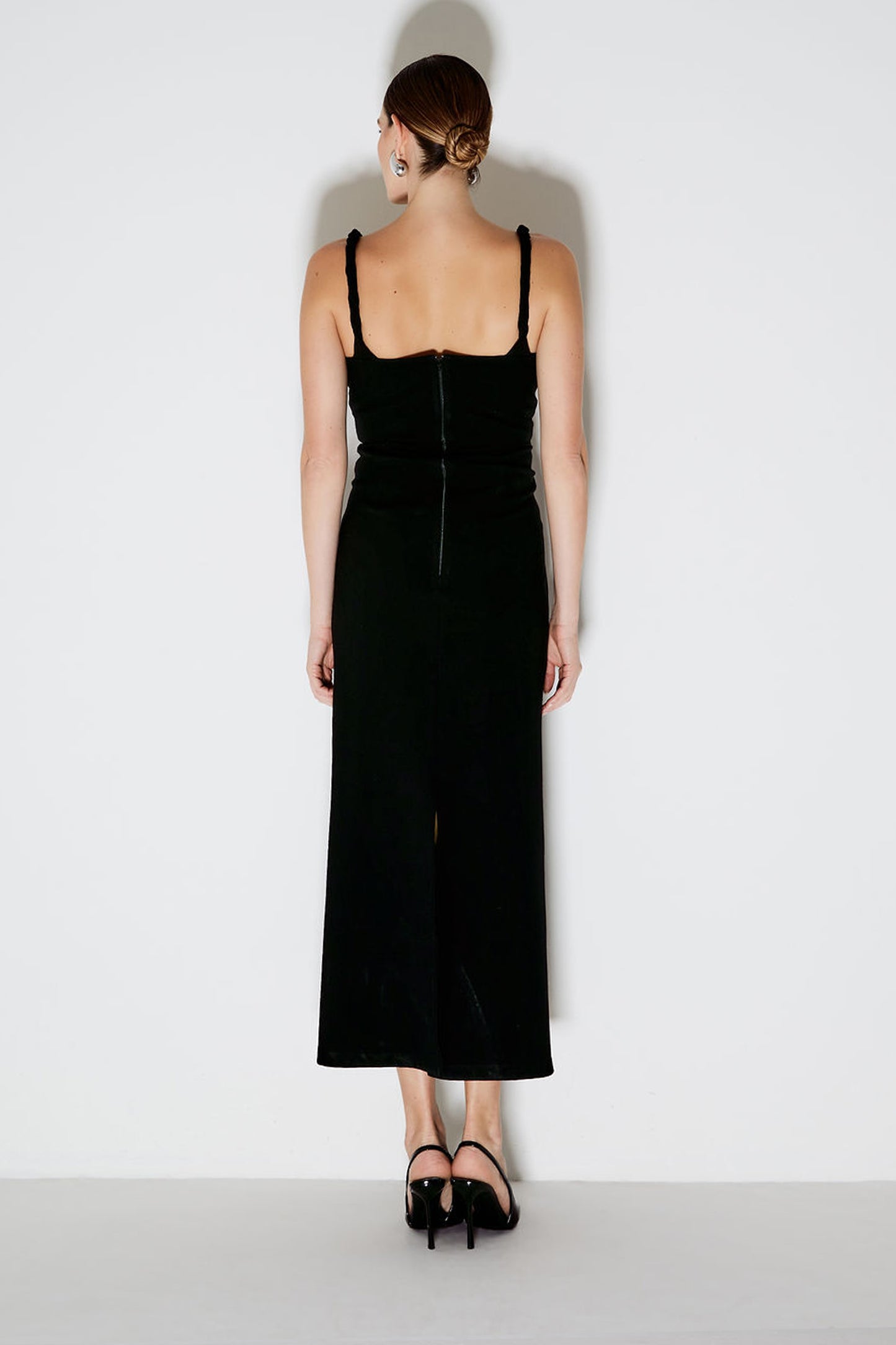 VESTIDO LONGO COM TORCAO CENTRAL E NAS ALCAS PRETO