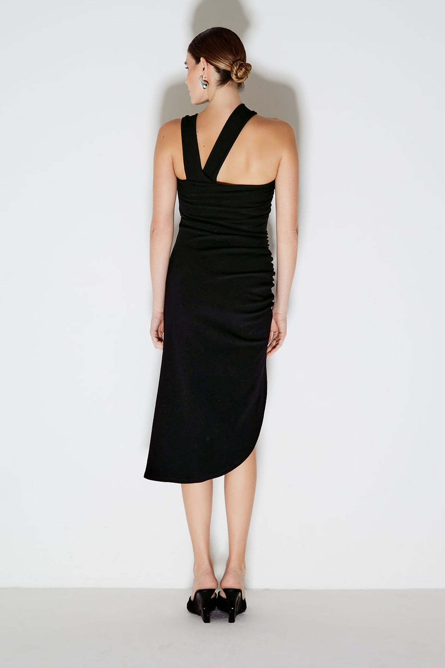 VESTIDO MIDI TORCAO BUSTO BARRA ASSIMETRICA PRETO