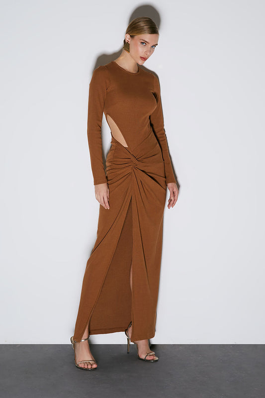 VESTIDO LONGO COM TORCAO E ABERTURA LATERAL MARROM CHOCOLATE