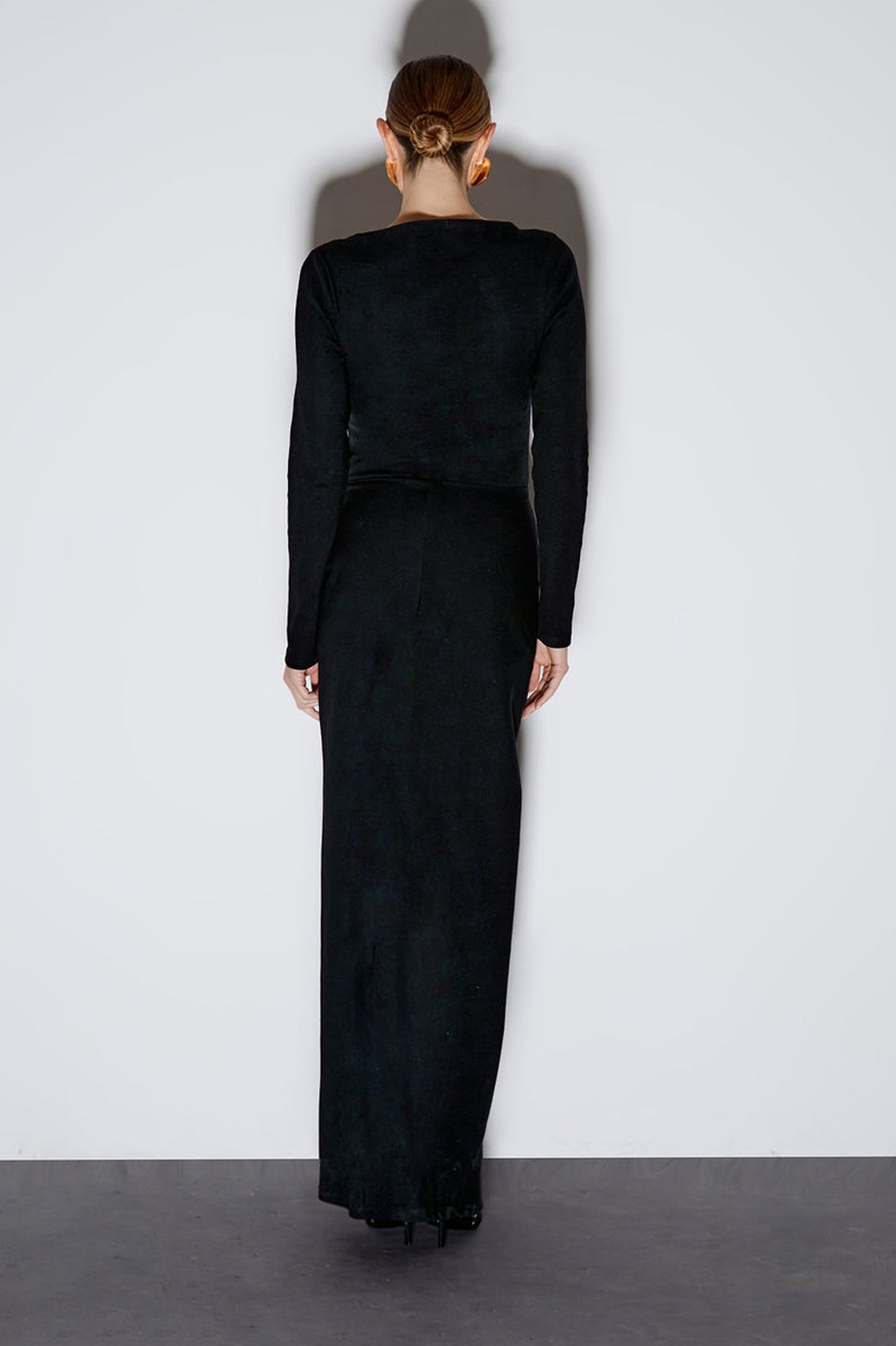 VESTIDO LONGO COM TORCAO FRONTAL E FRANZIDO OMBROS PRETO