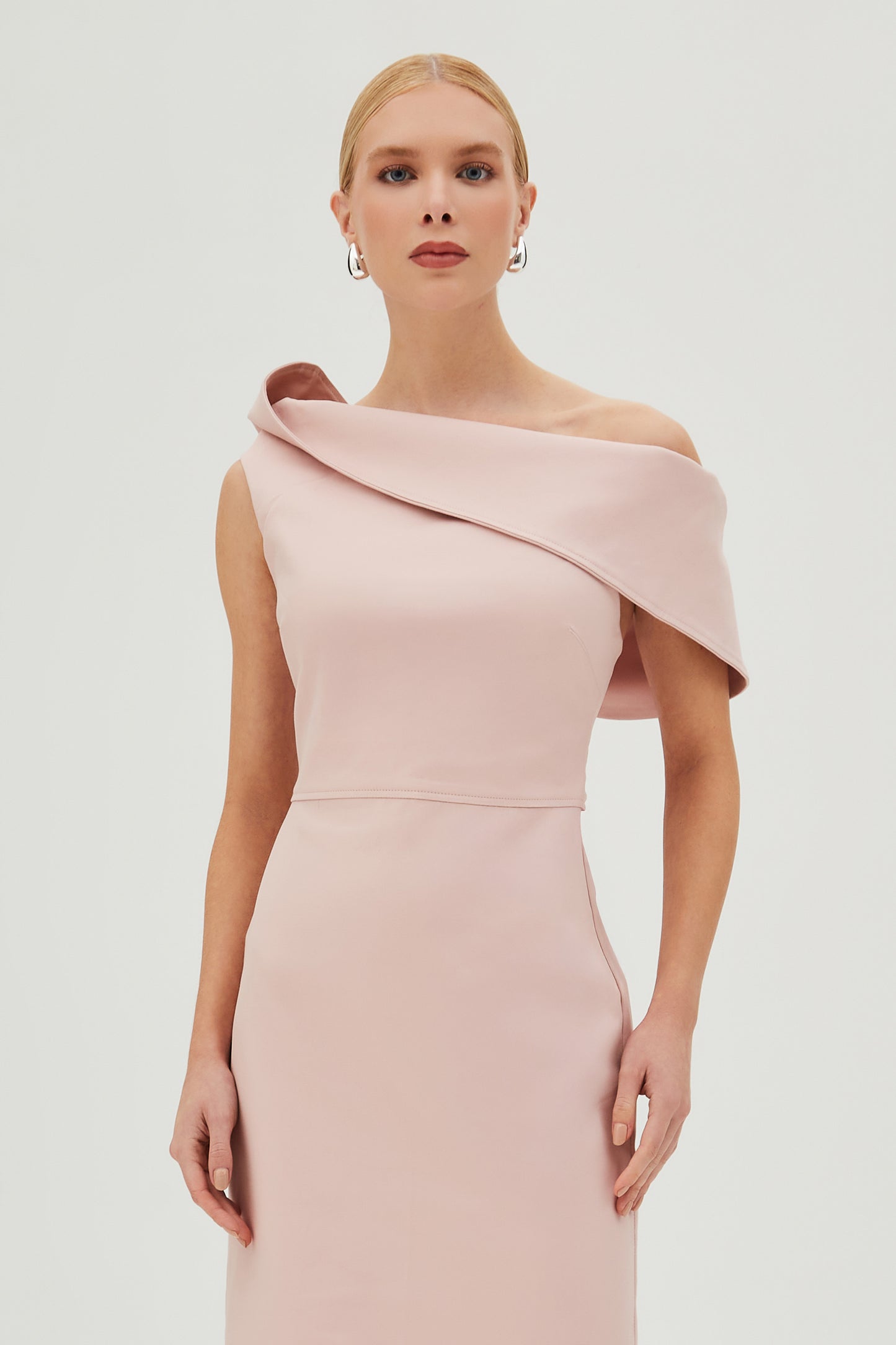 VESTIDO MIDI ESTRUTURADO COM DECOTE DIAGONAL ROSE