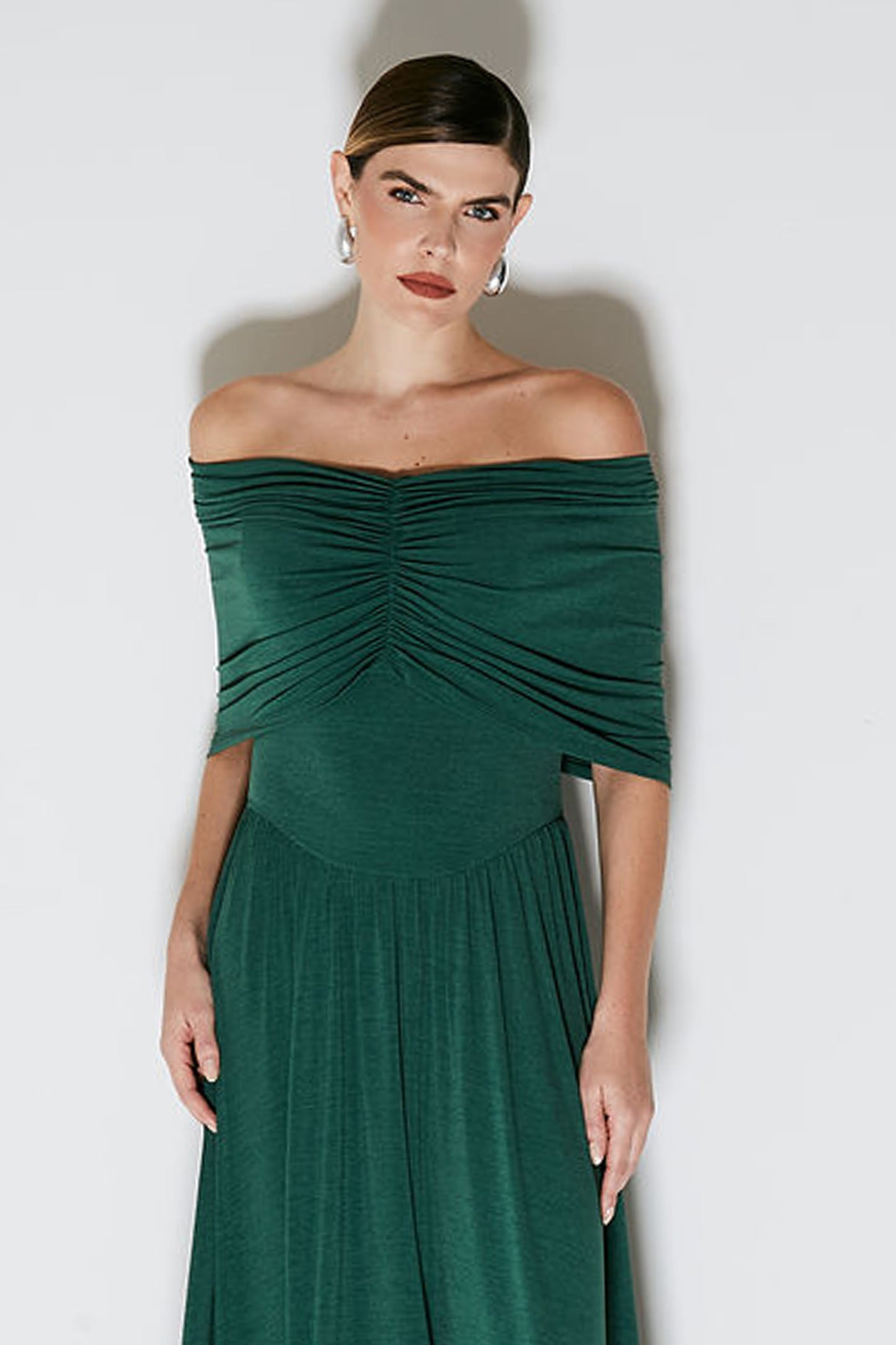 VESTIDO MIDI OMBRO A OMBRO COM DRAPEADOS VERDE
