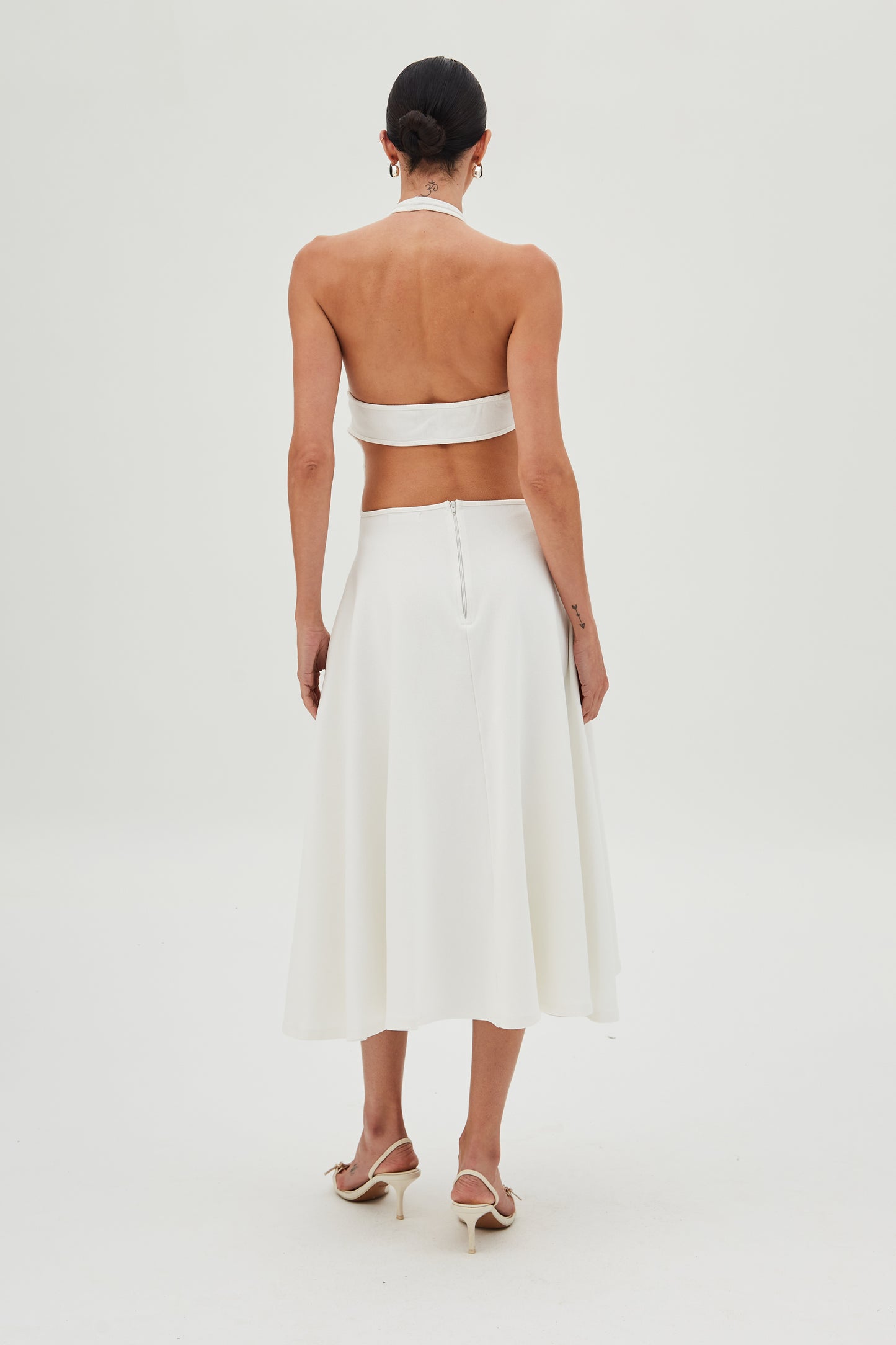 VESTIDO MIDI FRENTE UNICA DECOTE V SAIA AMPLA OFF WHITE