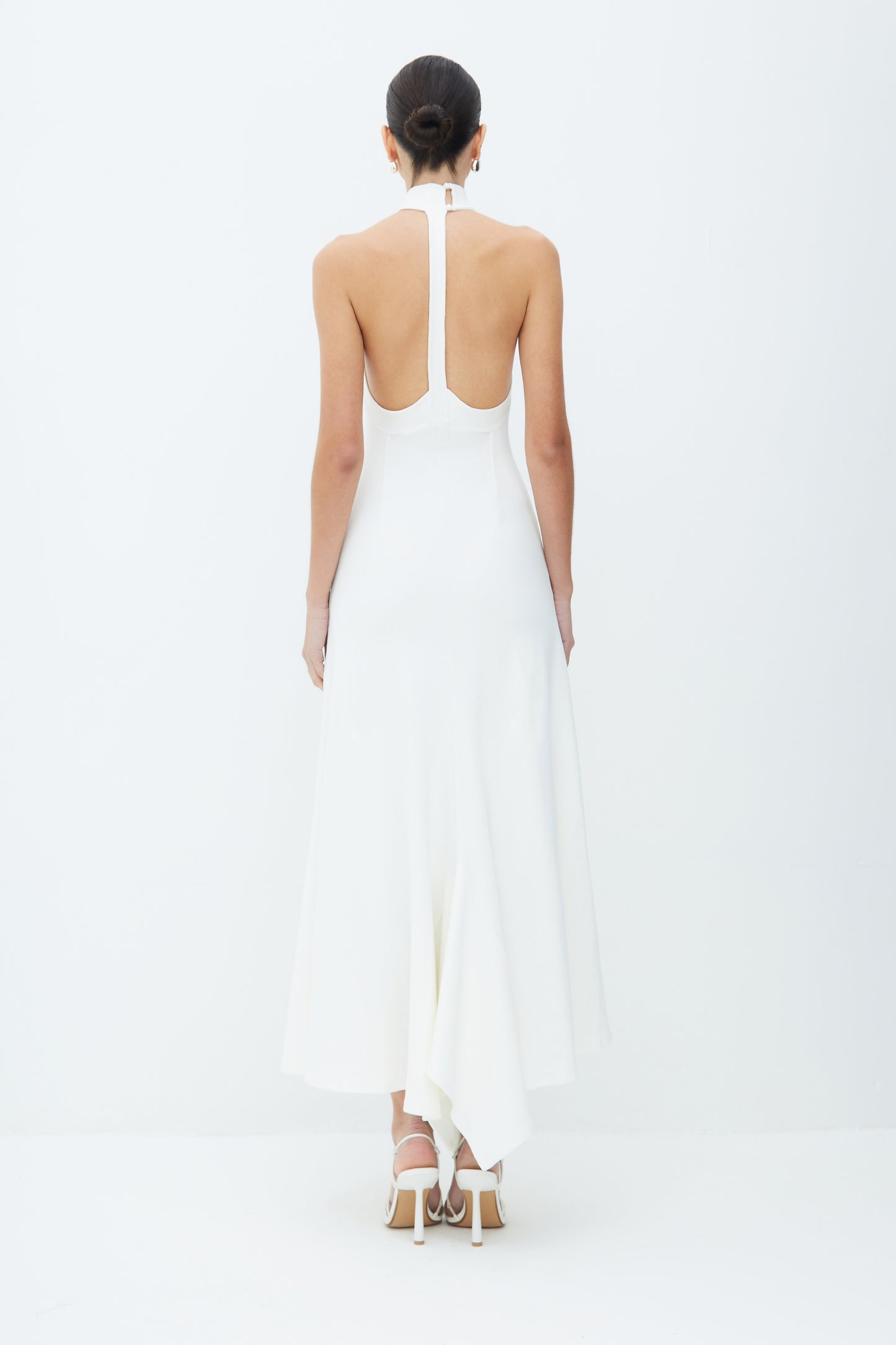 VESTIDO MIDI FRENTE UNICA GOLA ALTA DETALHE COSTAS OFF WHITE