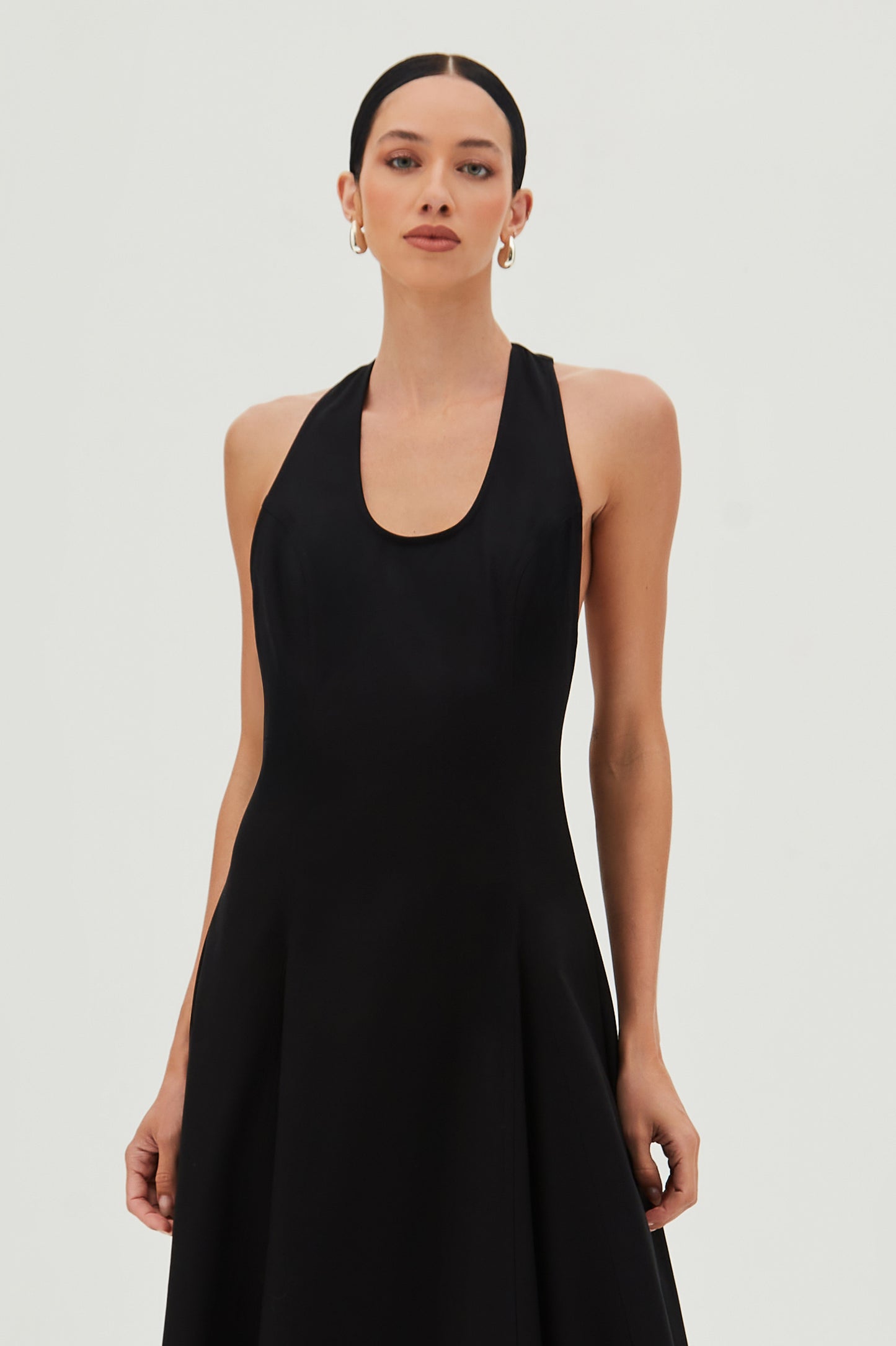 VESTIDO MIDI FECHAMENTO DE BOTAO PESCOCO FRENTE UNICA PRETO