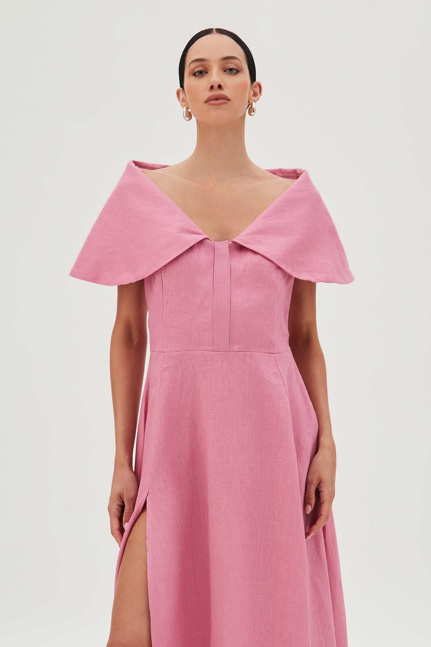 VESTIDO MIDI MAXI GOLA BOTOES VISTA E BARRA AMPLA ROSA AMARANTO