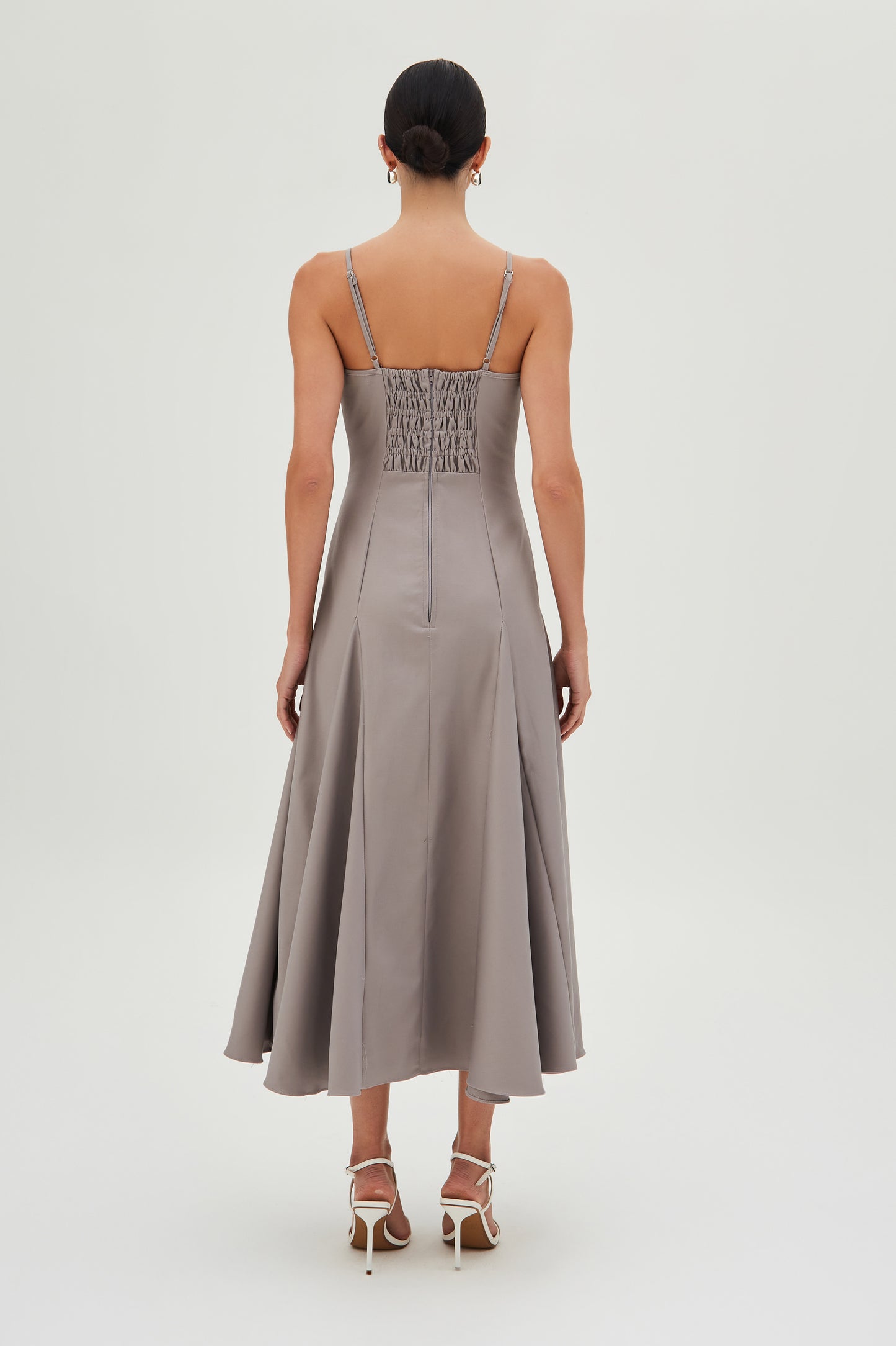 VESTIDO MIDI COM RECORTES FRONTAIS E PREGAS SAIA CINZA GRANITO