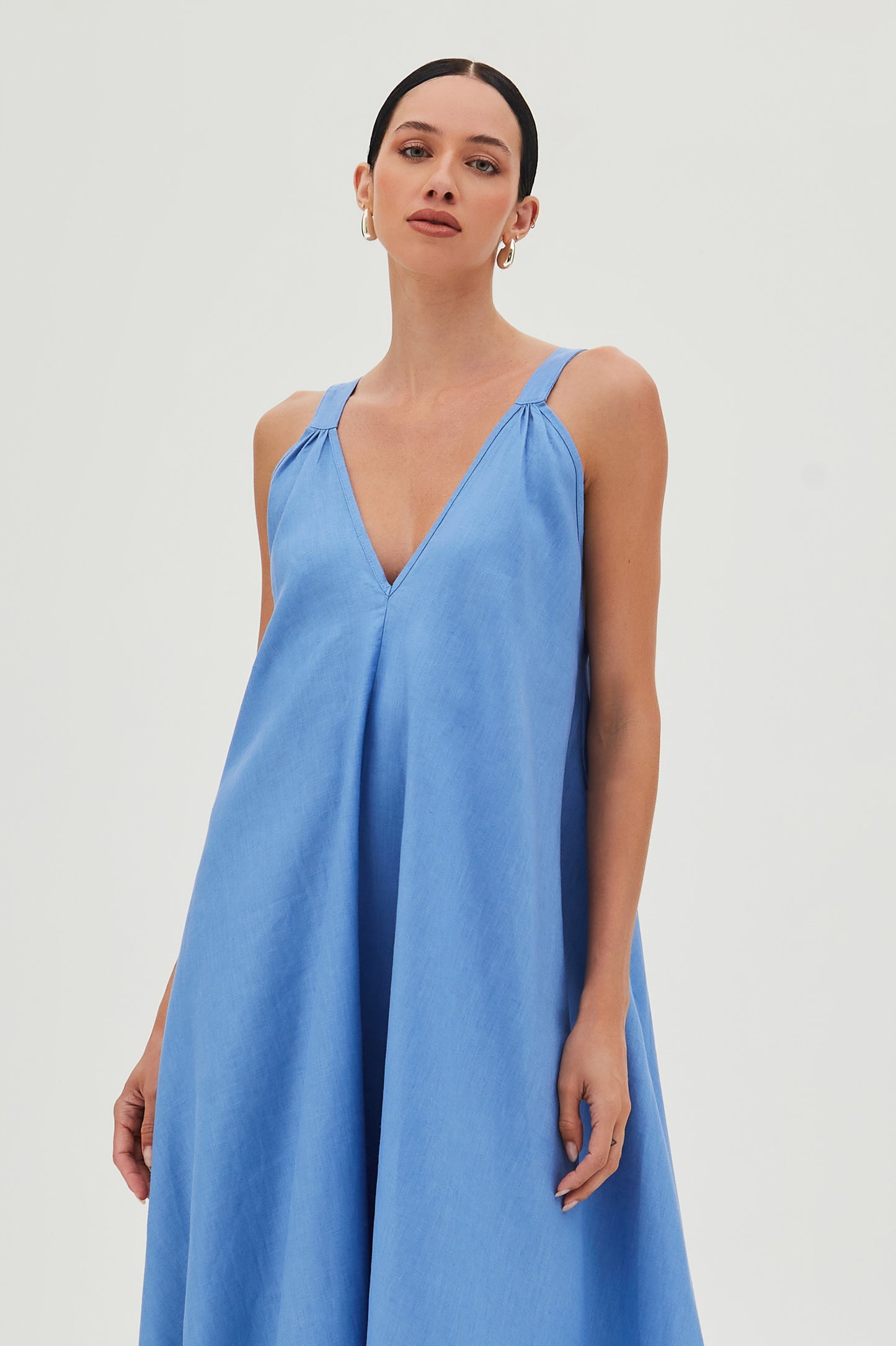 VESTIDO MIDI ALCA LARGA DECOTE V CAIMENTO AMPLO AZUL JEANS