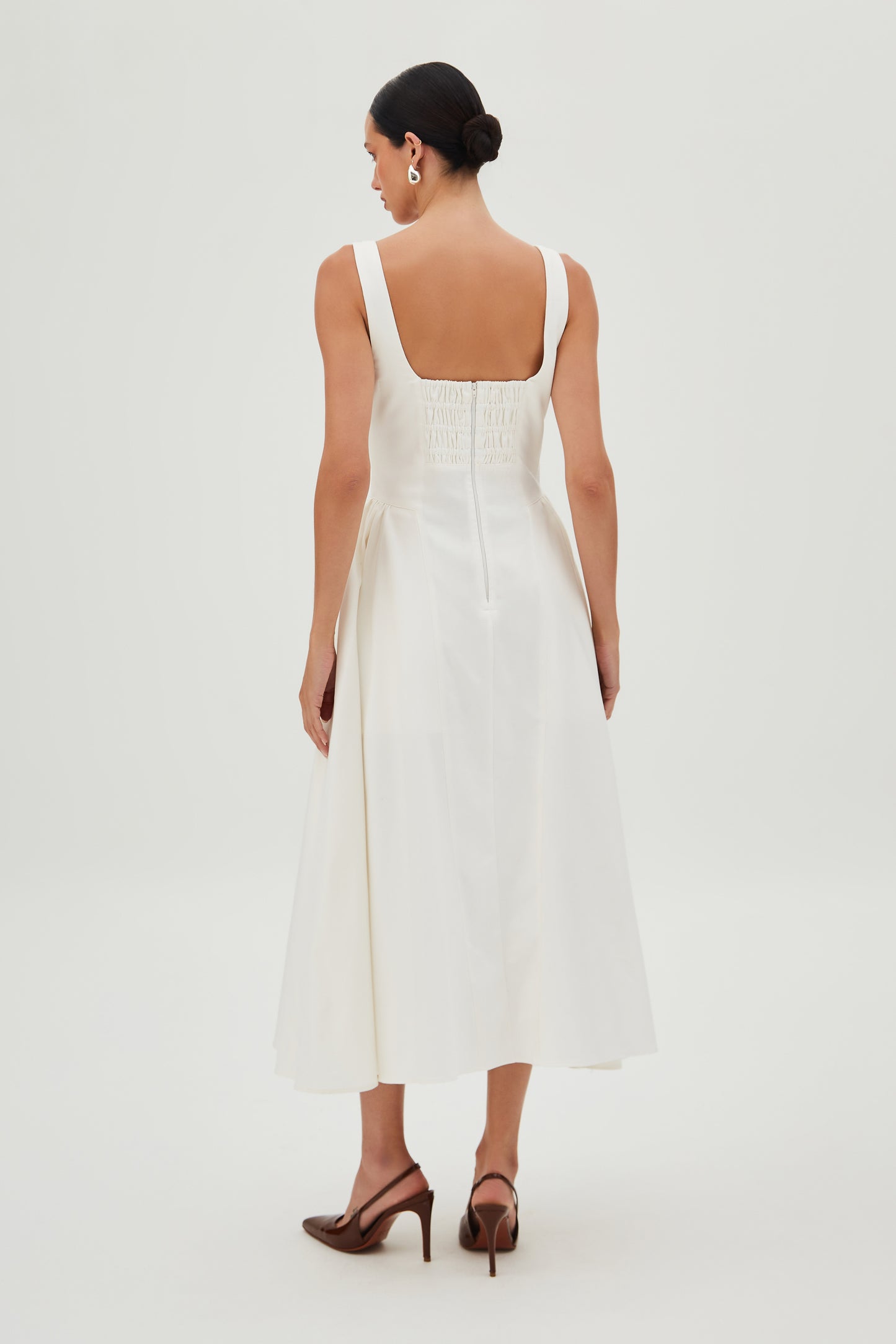 VESTIDO MIDI COM SAIA ESTRUTURADA E AMPLA OFF WHITE