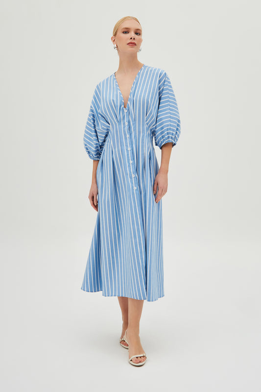 VESTIDO MIDI FLUIDO ACINTURADO COM MANGAS BUFANTES LISTRADO AZUL