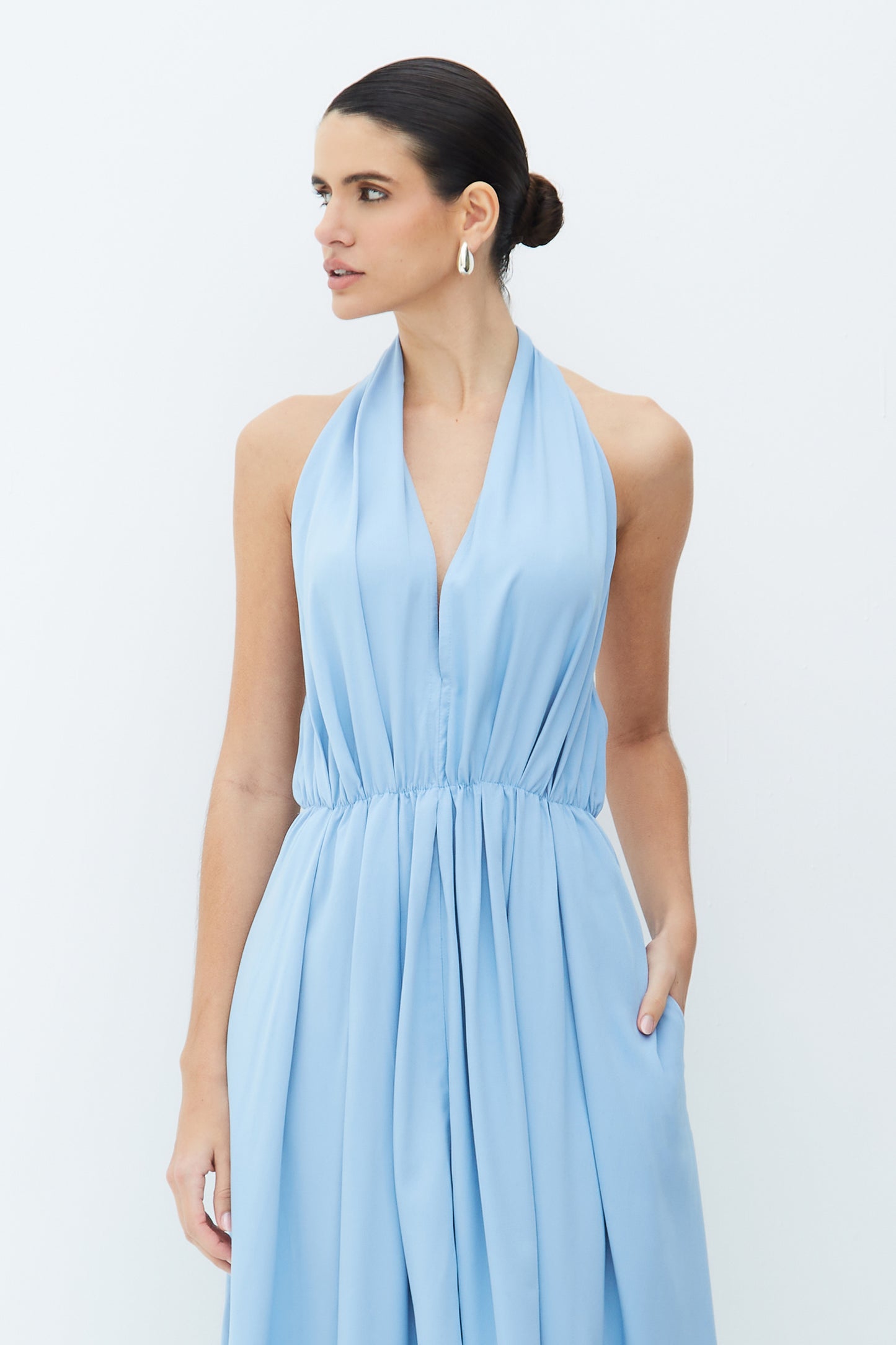 VESTIDO LONGO FRENTE UNICA COM AMARRACAO COSTAS AZUL BEBE