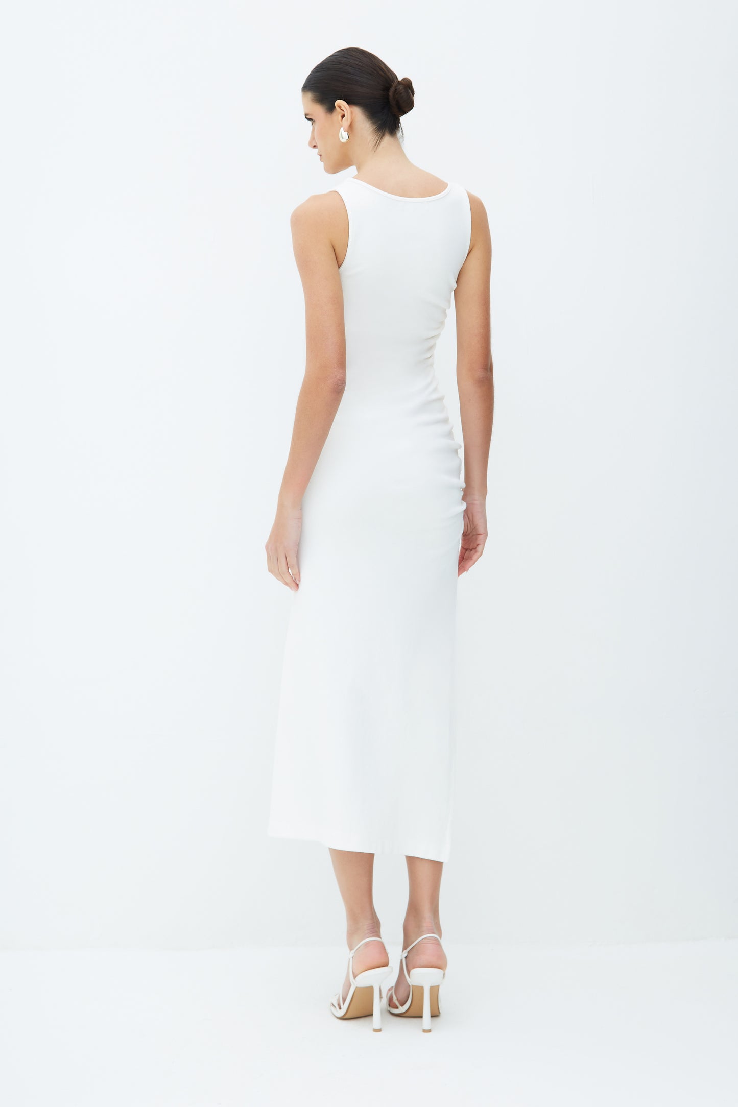 VESTIDO MIDI COM FRANZIDO E FENDA LATERAL OFF WHITE