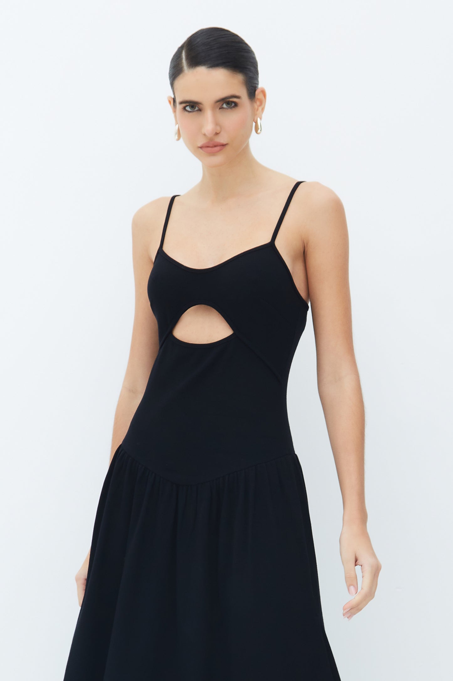 VESTIDO MIDI COM ABERTURA NO CORPO E SAIA AMPLA PRETO