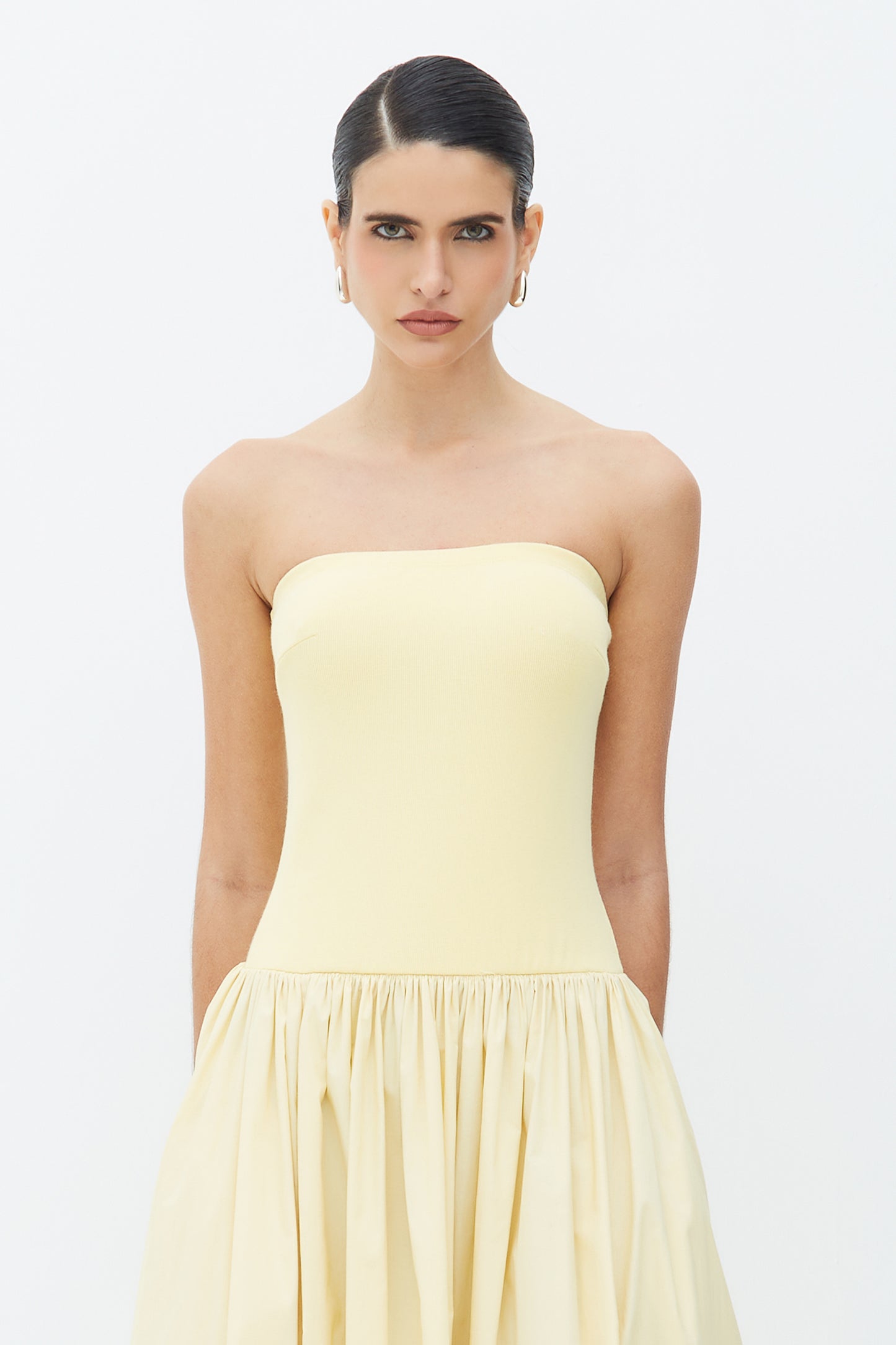 VESTIDO MIDI TOMARA QUE CAIA SAIA AMPLA E BOLSOS AMARELO MANTEIGA