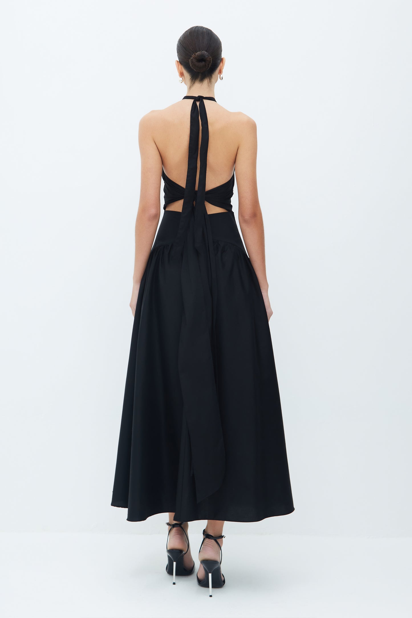 VESTIDO MIDI AMARRACAO COSTAS E PESCOCO BARRA AMPLA PRETO