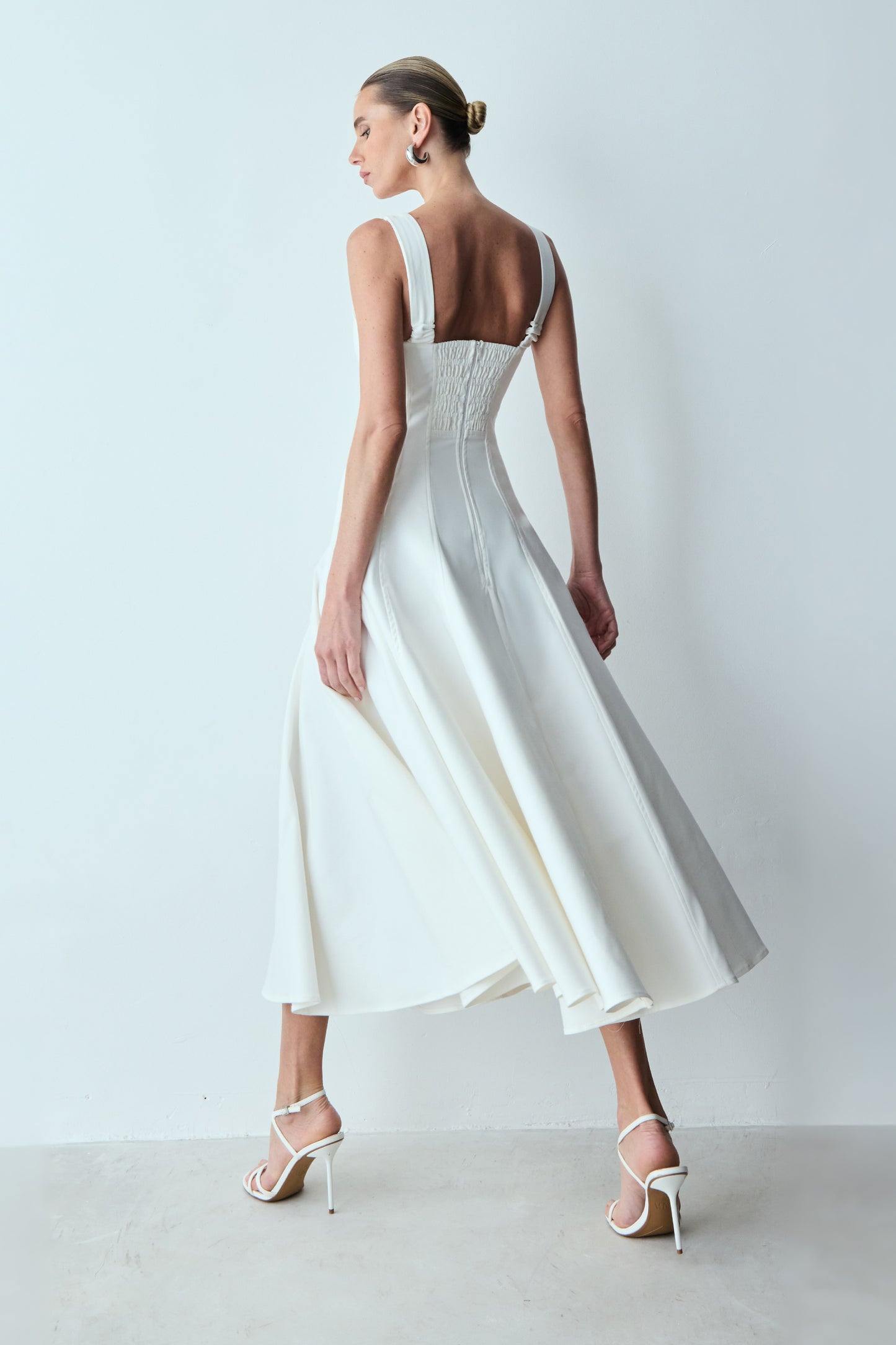 VESTIDO MIDI RECORTES PESPONTADOS E SAIA GODE OFF WHITE