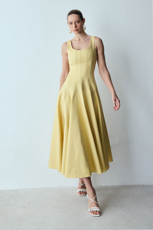 VESTIDO MIDI RECORTES PESPONTADOS E SAIA GODE AMARELO MANTEIGA