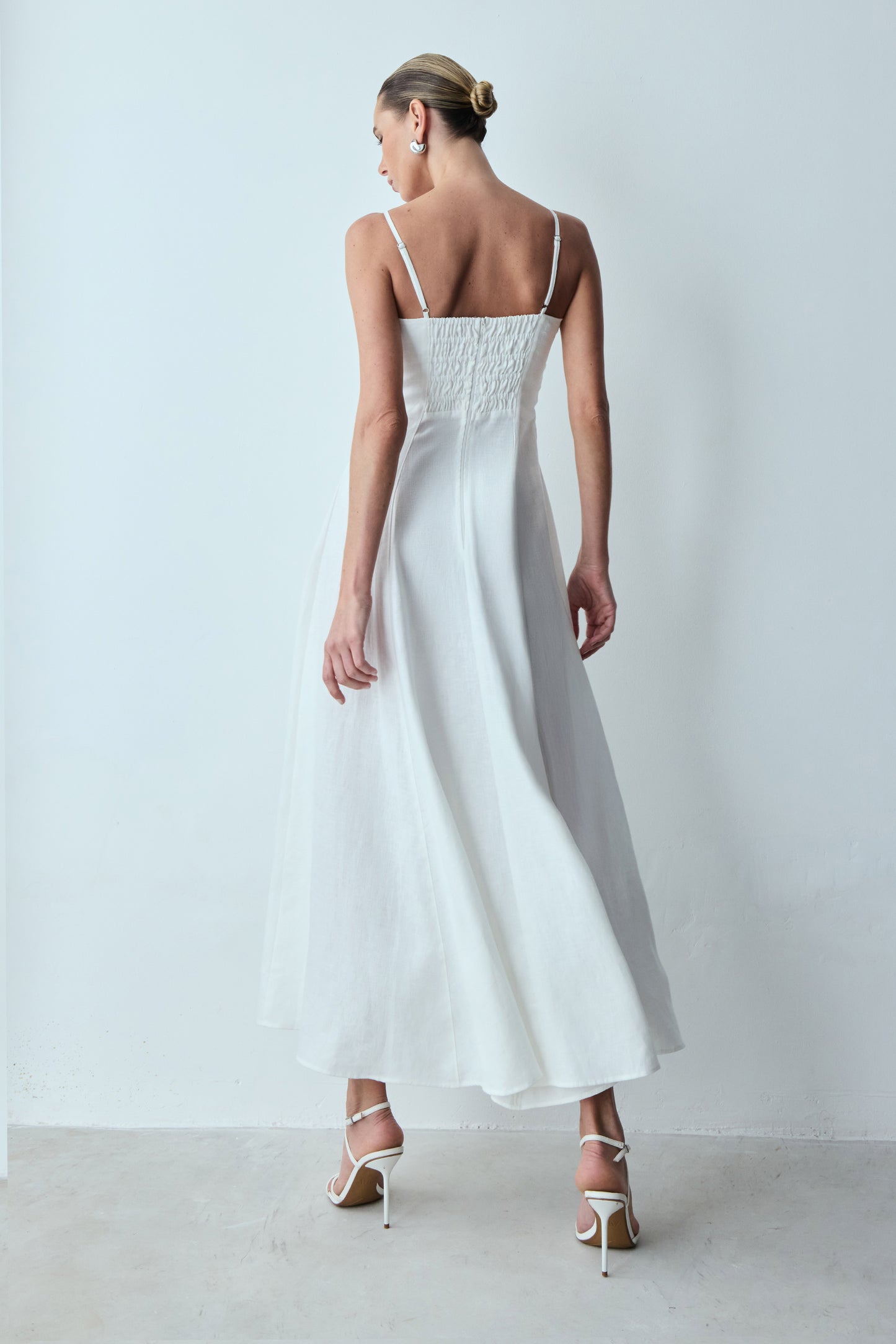 VESTIDO MIDI PESPONTOS FINOS E DECOTE RETO BRANCO