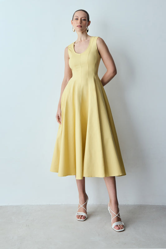 VESTIDO MIDI SAIA GODE COM RECORTES FRONTAL AMARELO MANTEIGA