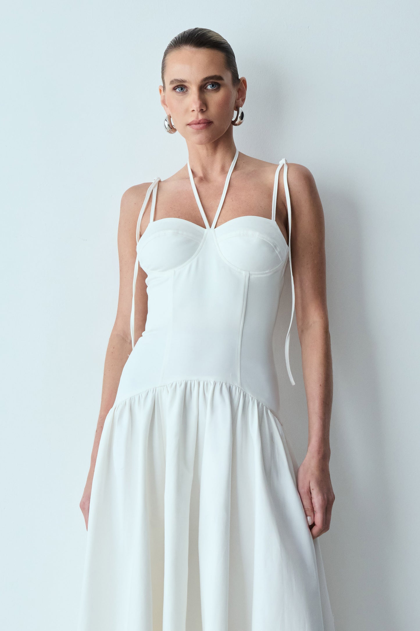 VESTIDO MIDI ACINTURADO AMARRACAO OMBROS E PESCOCO OFF WHITE