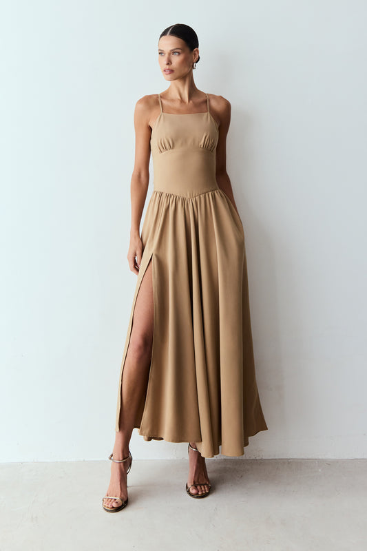 VESTIDO MIDI ACINTURADO DECOTE RETO AMARRAÇÃO COSTAS KAKI