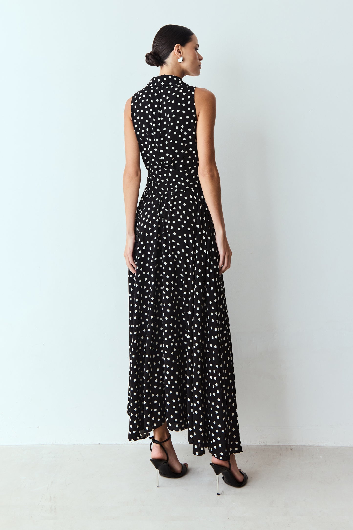 VESTIDO MIDI BOTOES FRONTAL E FAIXA PARA AMARRACAO POÁ PRETO