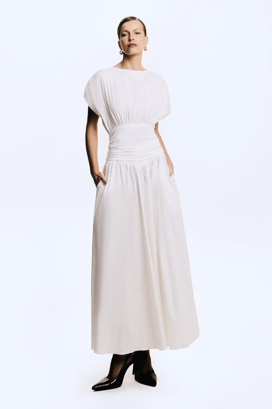 VESTIDO MIDI COS LARGO E ACINTURADO E MANGA AMPLA OFF WHITE