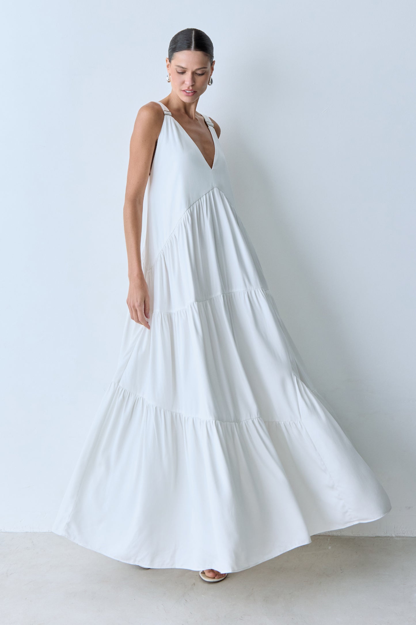 VESTIDO LONGO AMPLO DECOTE V FRENTE E COSTAS OFF WHITE