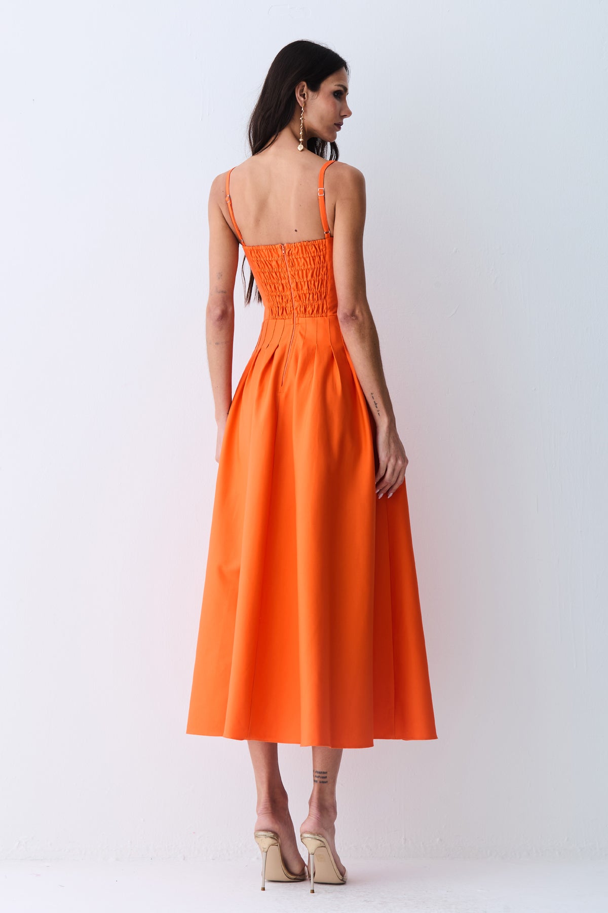 VESTIDO LONGO ACINTURADO PREGAS SAIA RECORTE BUSTO LARANJA TANGERINA