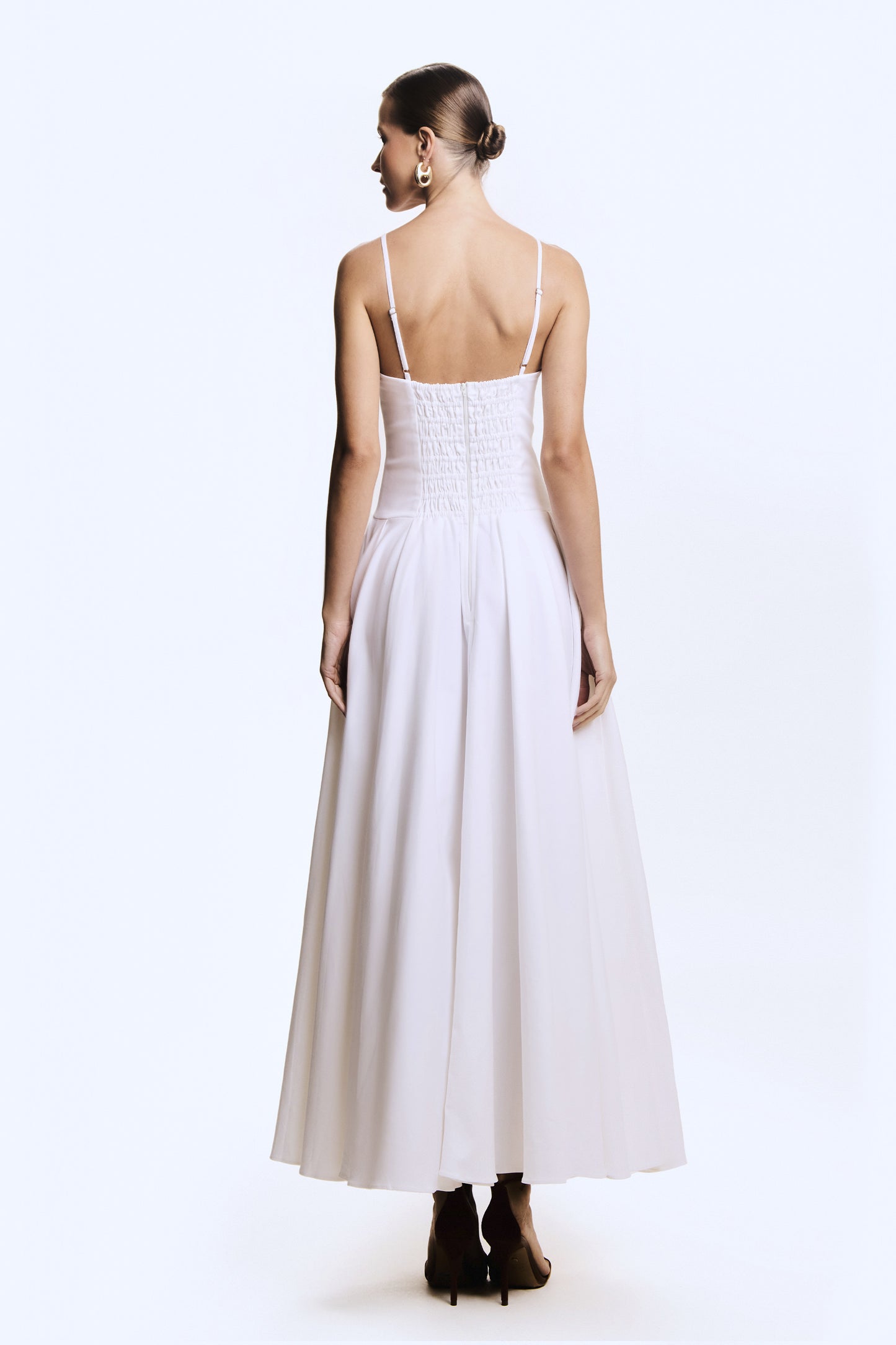 VESTIDO MIDI ESTRUTURADO PREGAS NA SAIA RECORTE BUSTO OFF WHITE