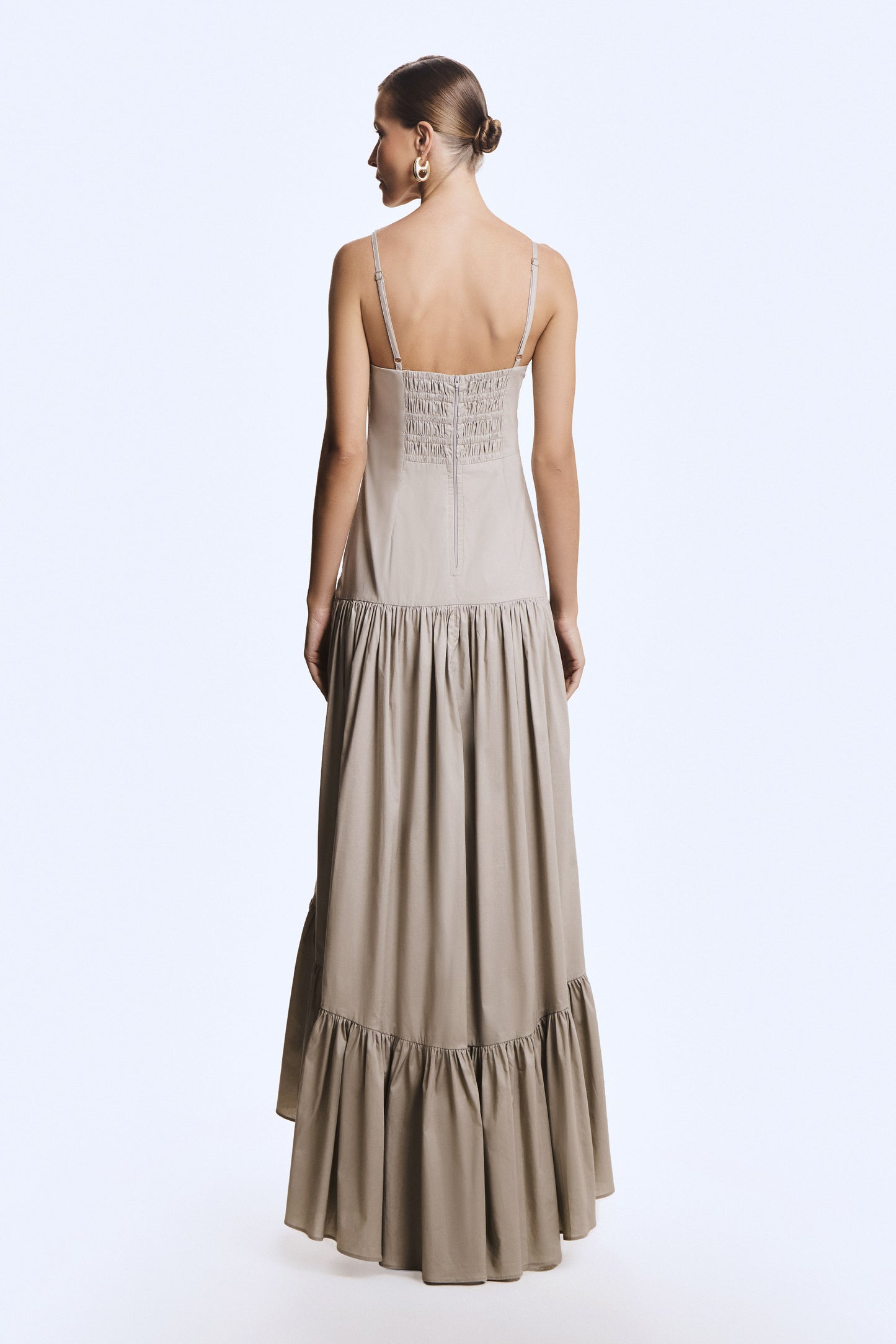 VESTIDO MULLET ACINTURADO COM BARRA AMPLA ALCA FINA BEGE SAFARI