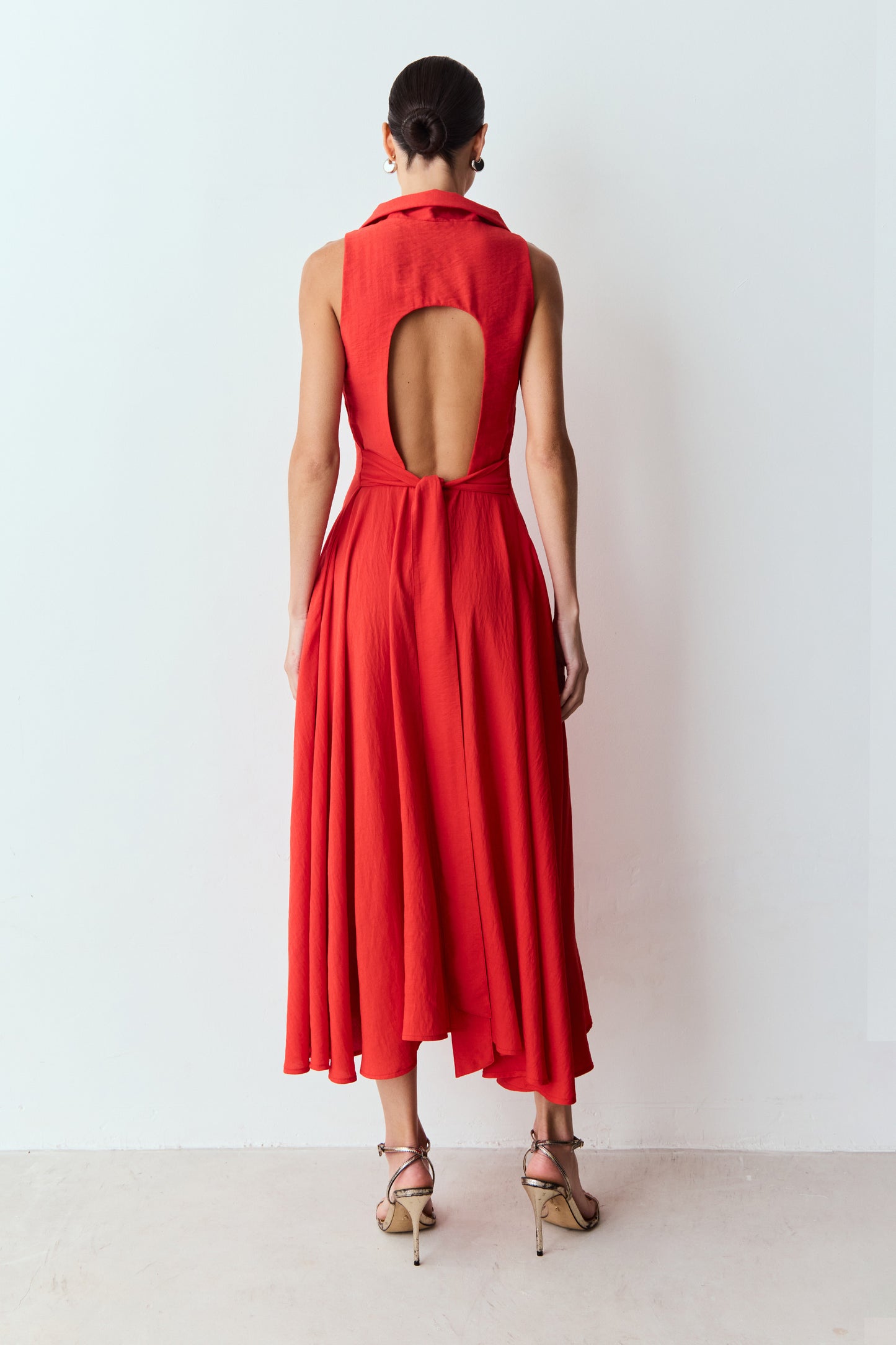 VESTIDO MIDI ABERTURA COSTAS GOLA E BOTOES VISTA VERMELHO