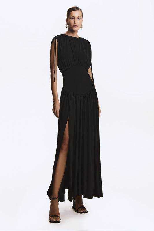 VESTIDO LONGO ACINTURADO FRANZIDO E AMARRACAO OMBROS PRETO