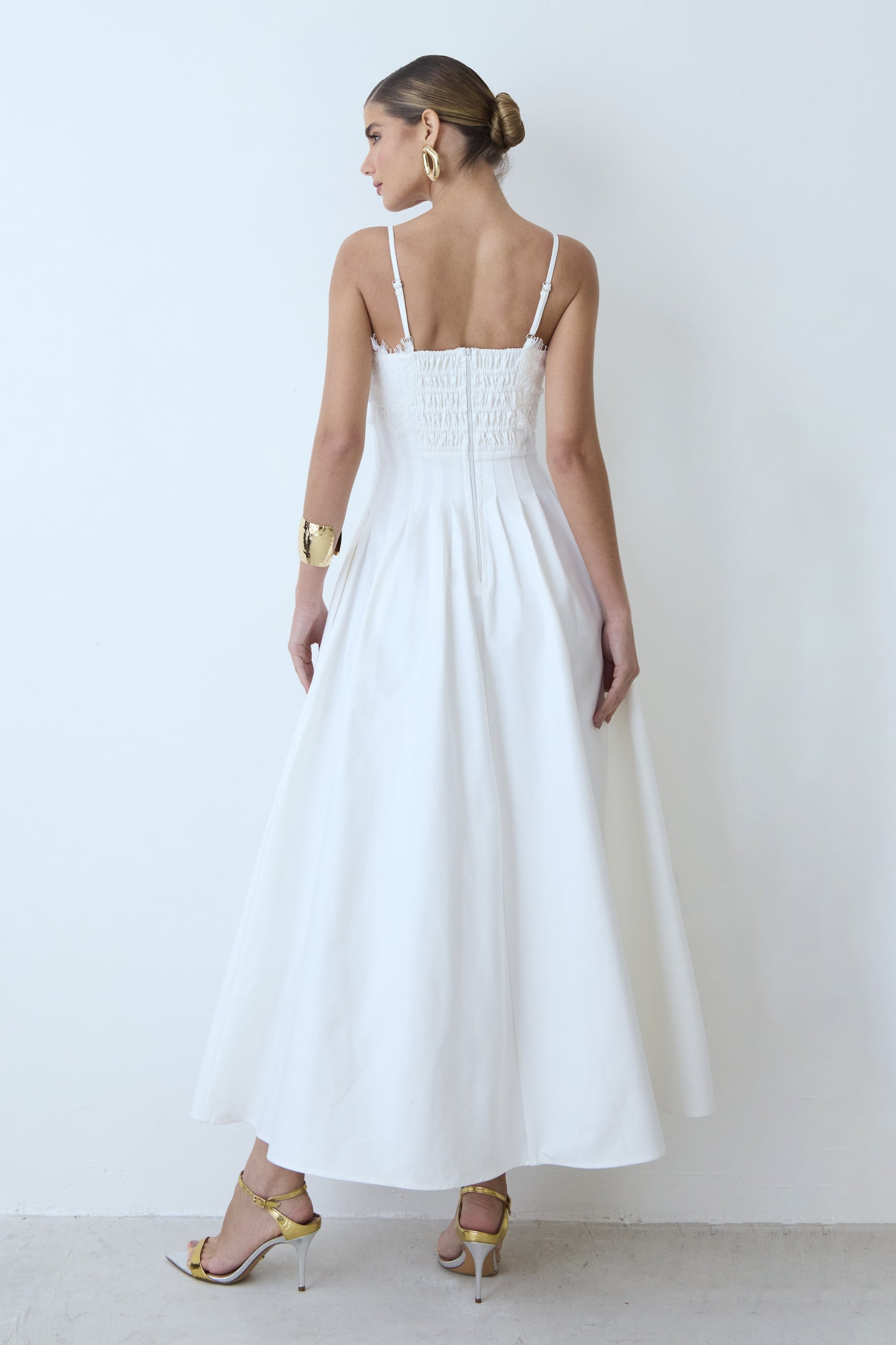 VESTIDO MIDI RECORTES PESPONTADOS CINTURA RENDA BUSTO OFF WHITE